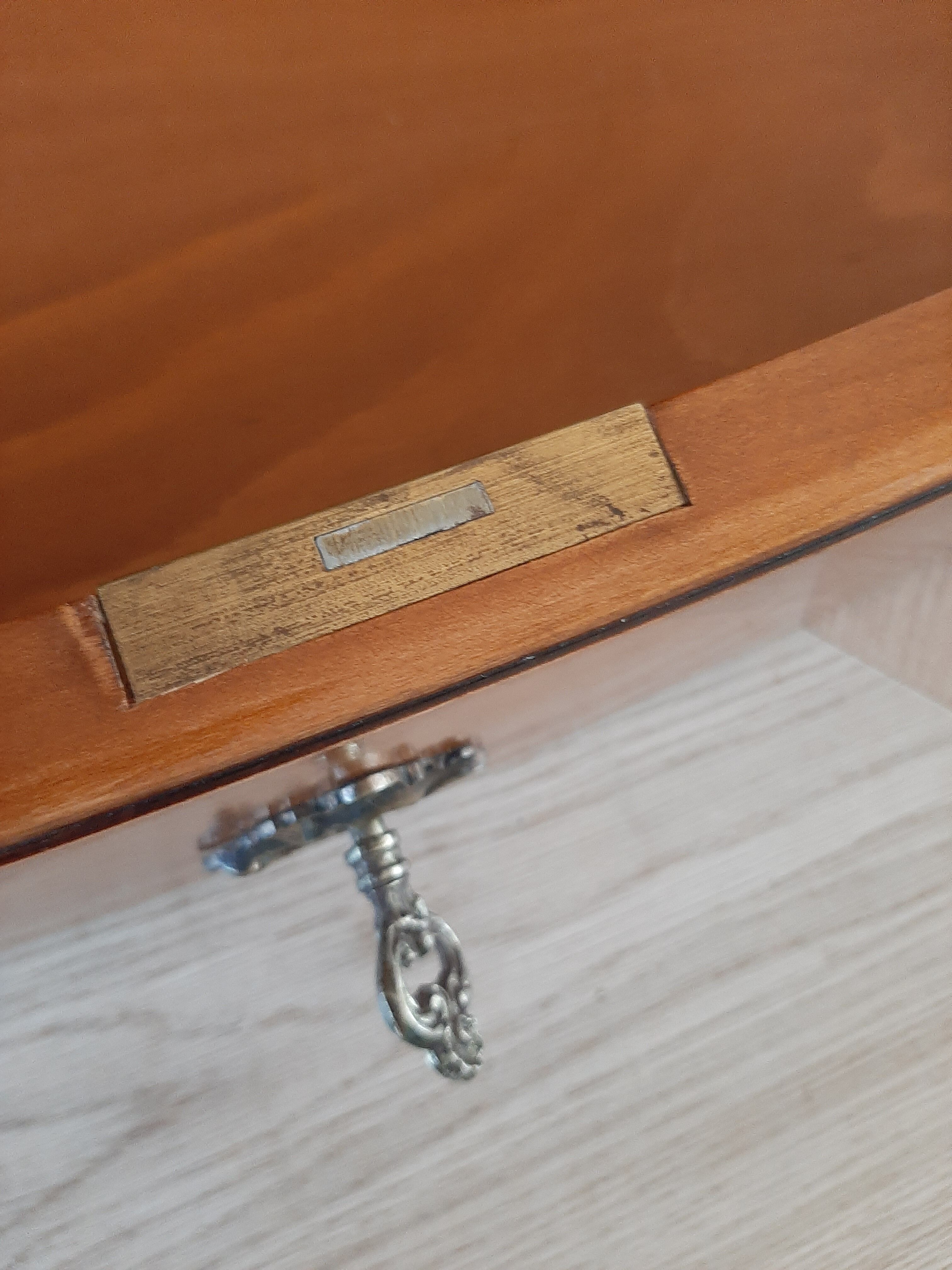 Commode 3 tiroirs style XVI avec 1 serrure
