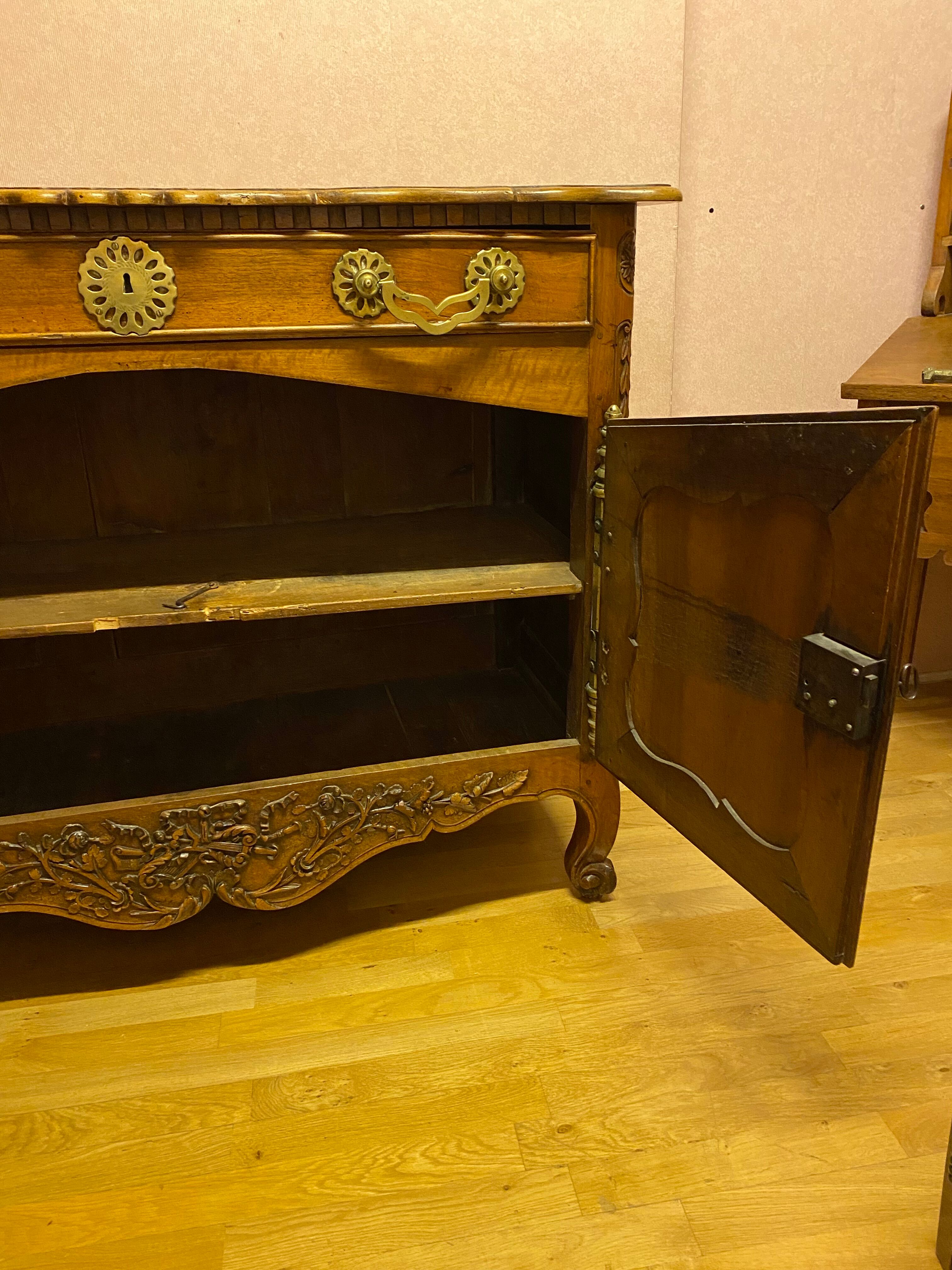 Buffet provençale en noyer XVIII siècle