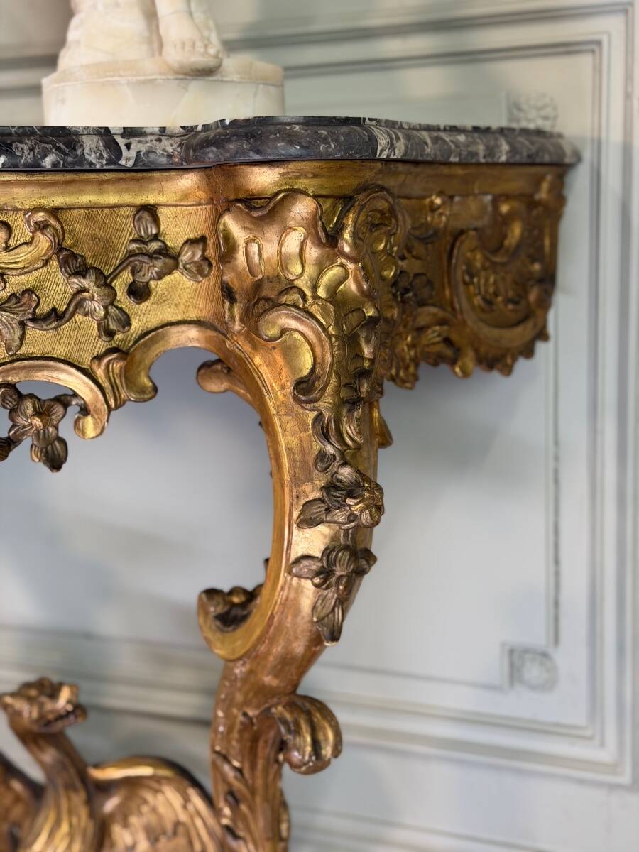 Regency console with a dragon, carved and gilded wood, Paris circa 1720
