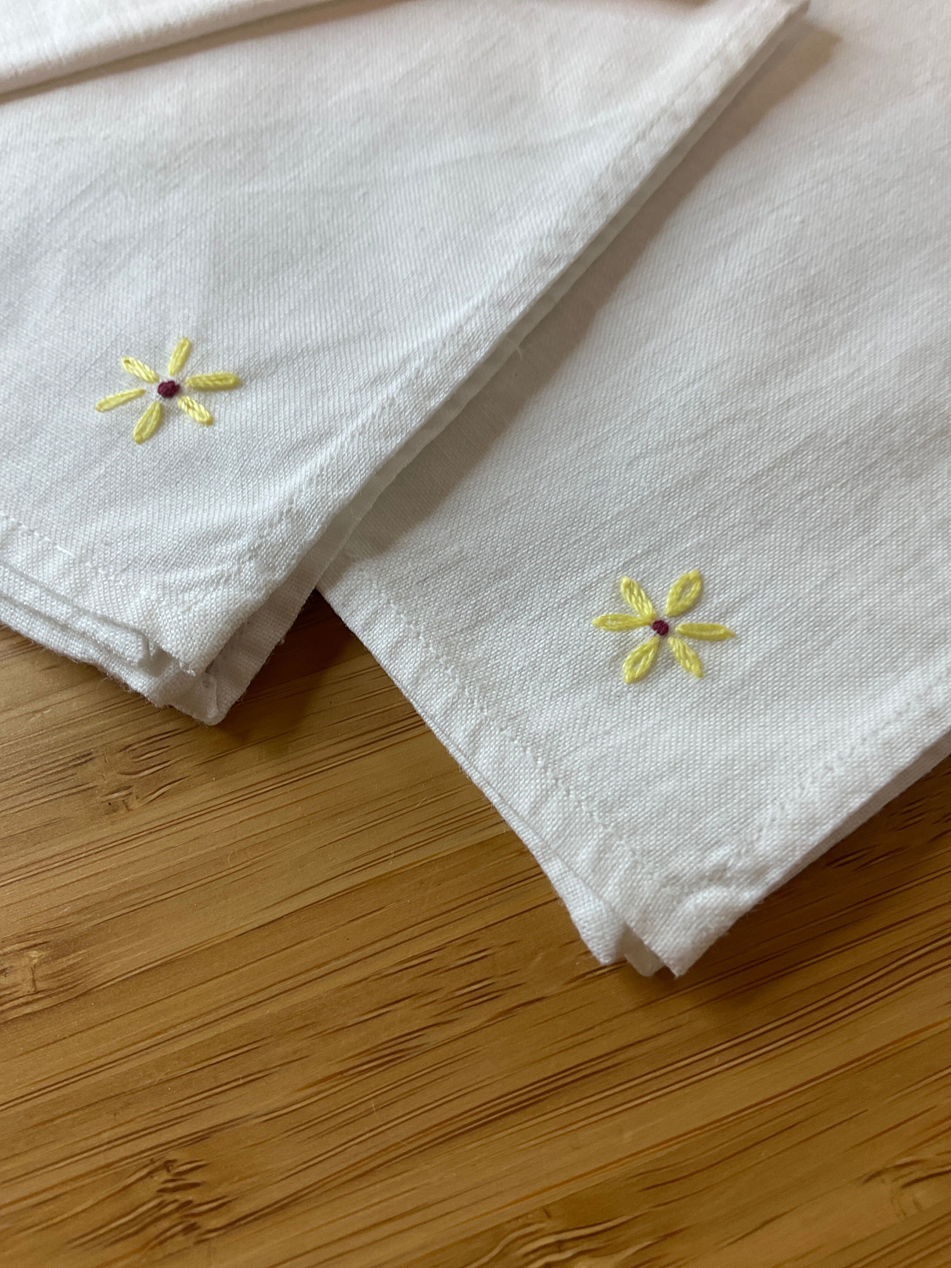 4 embroidered napkins