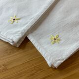 4 embroidered napkins