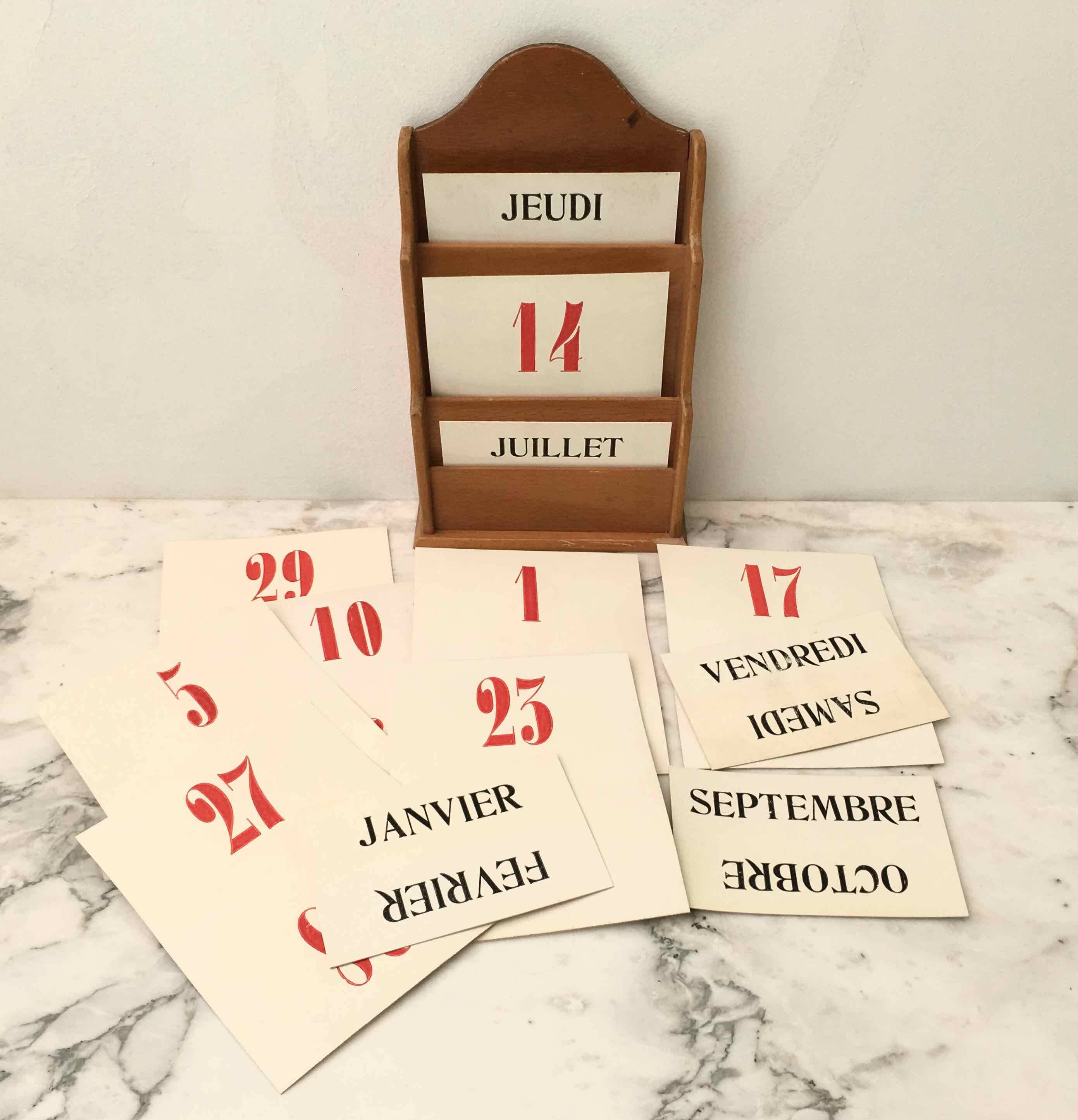 Perpetual calendar 1940s