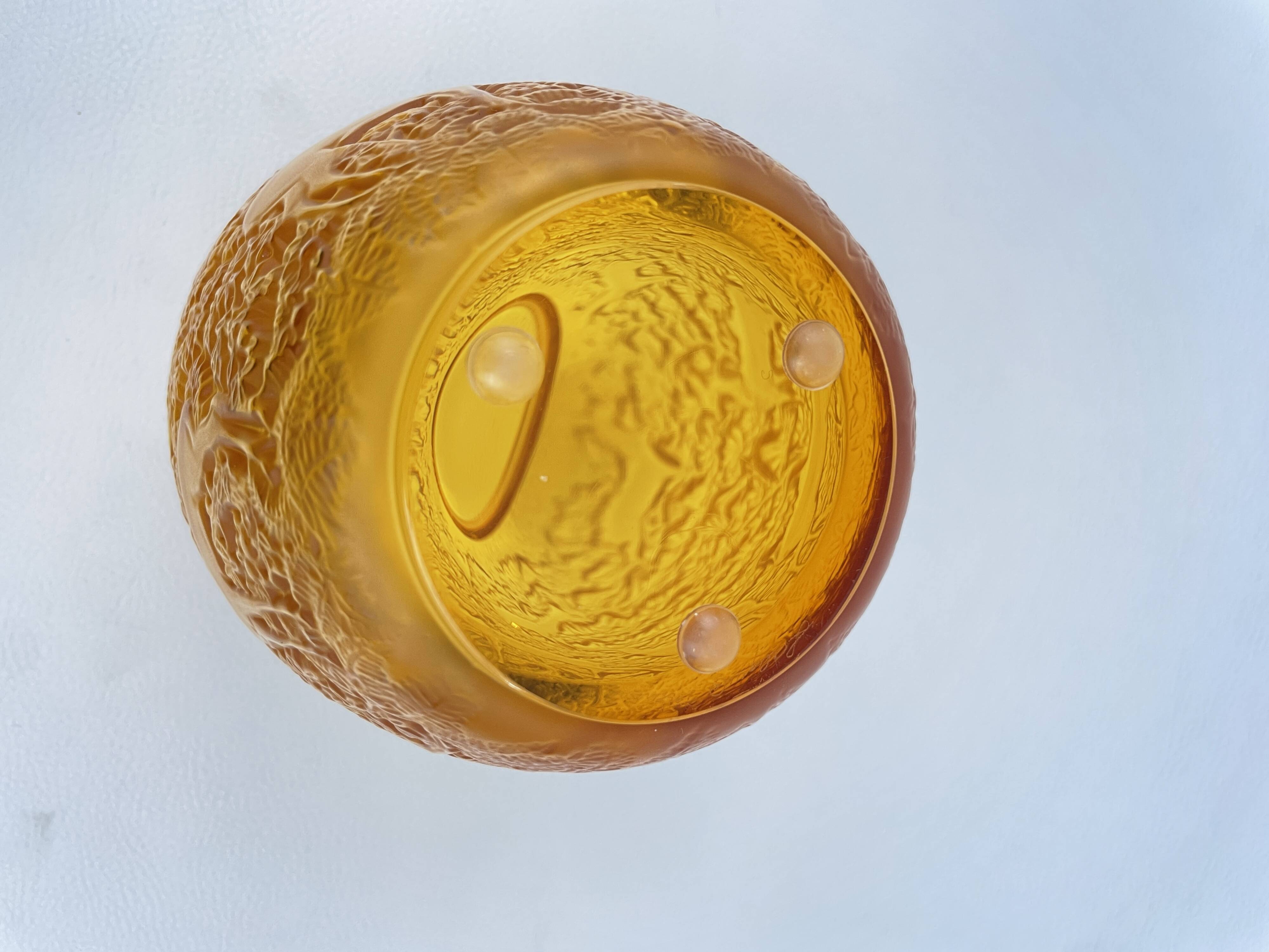 “Biches” crystal vase by Lalique – Amber