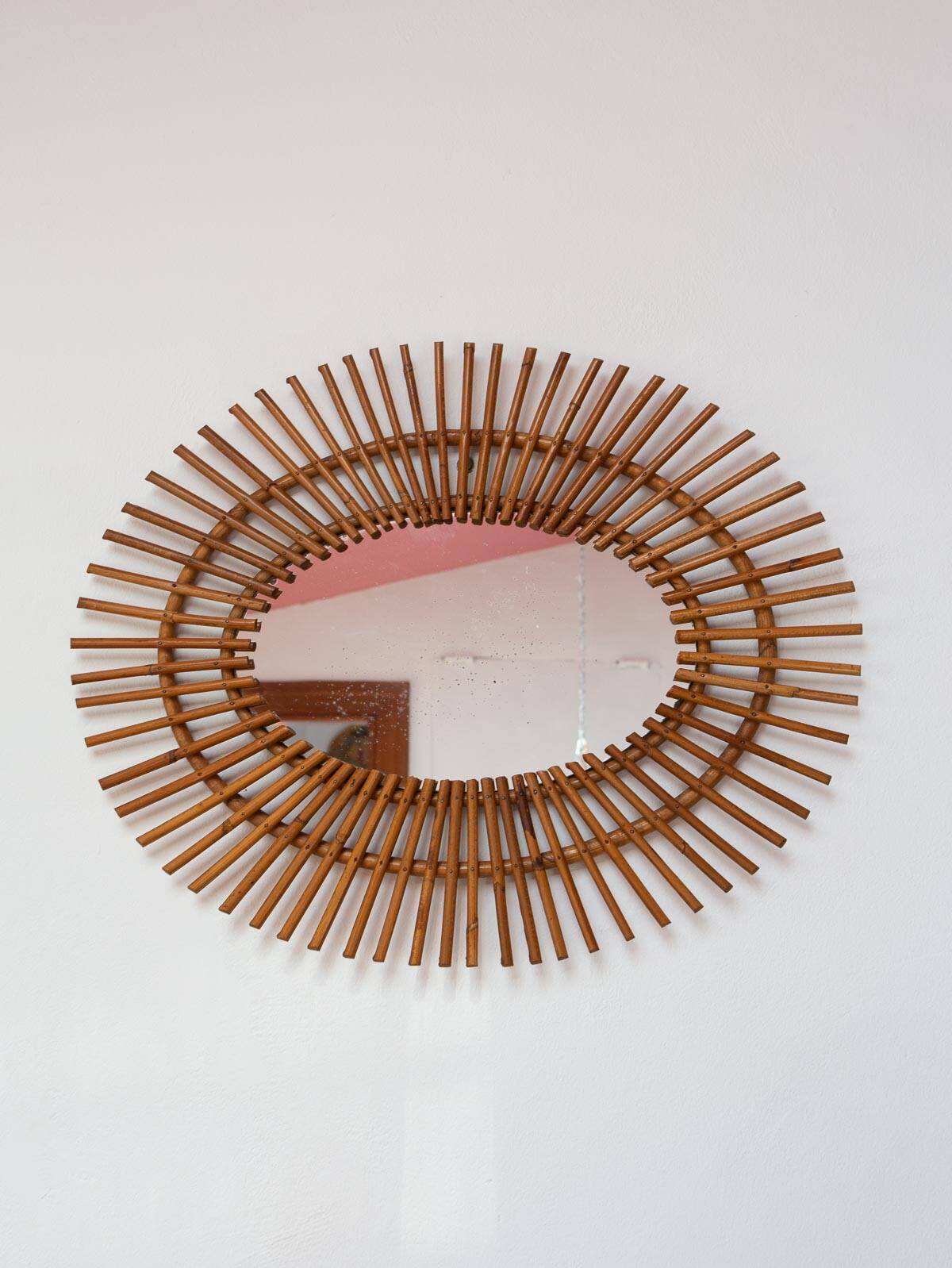 Miroir oval en rotin, années 1960