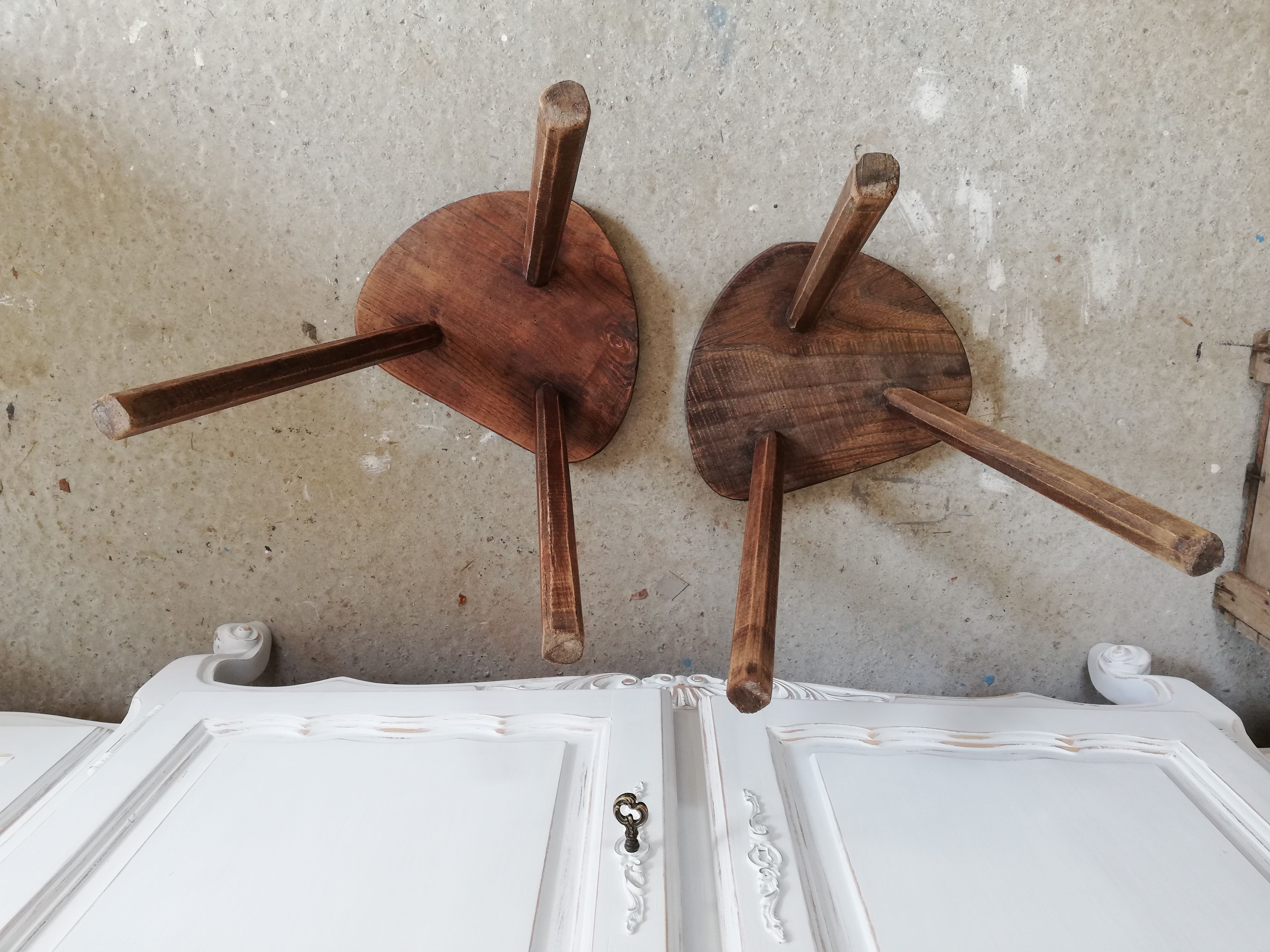 Oak triptych stools