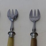 4 fourchettes à dessert