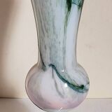 Vase sur pied en opaline et verre soufflé vintage 30 cm