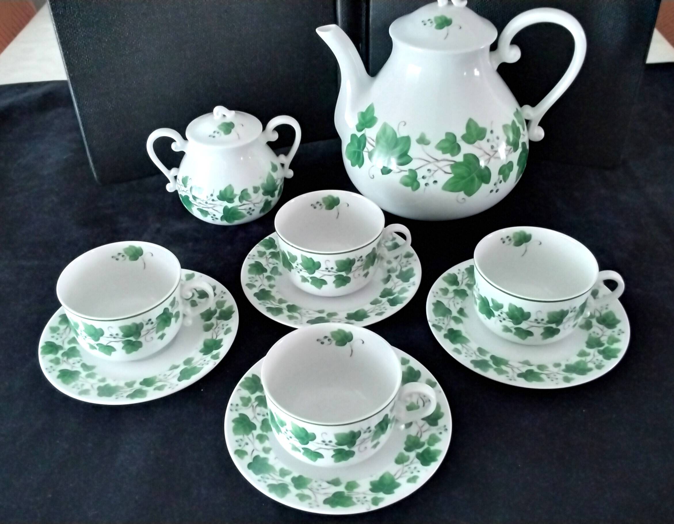 Porcelain tea service Sia Model "Evergreen"