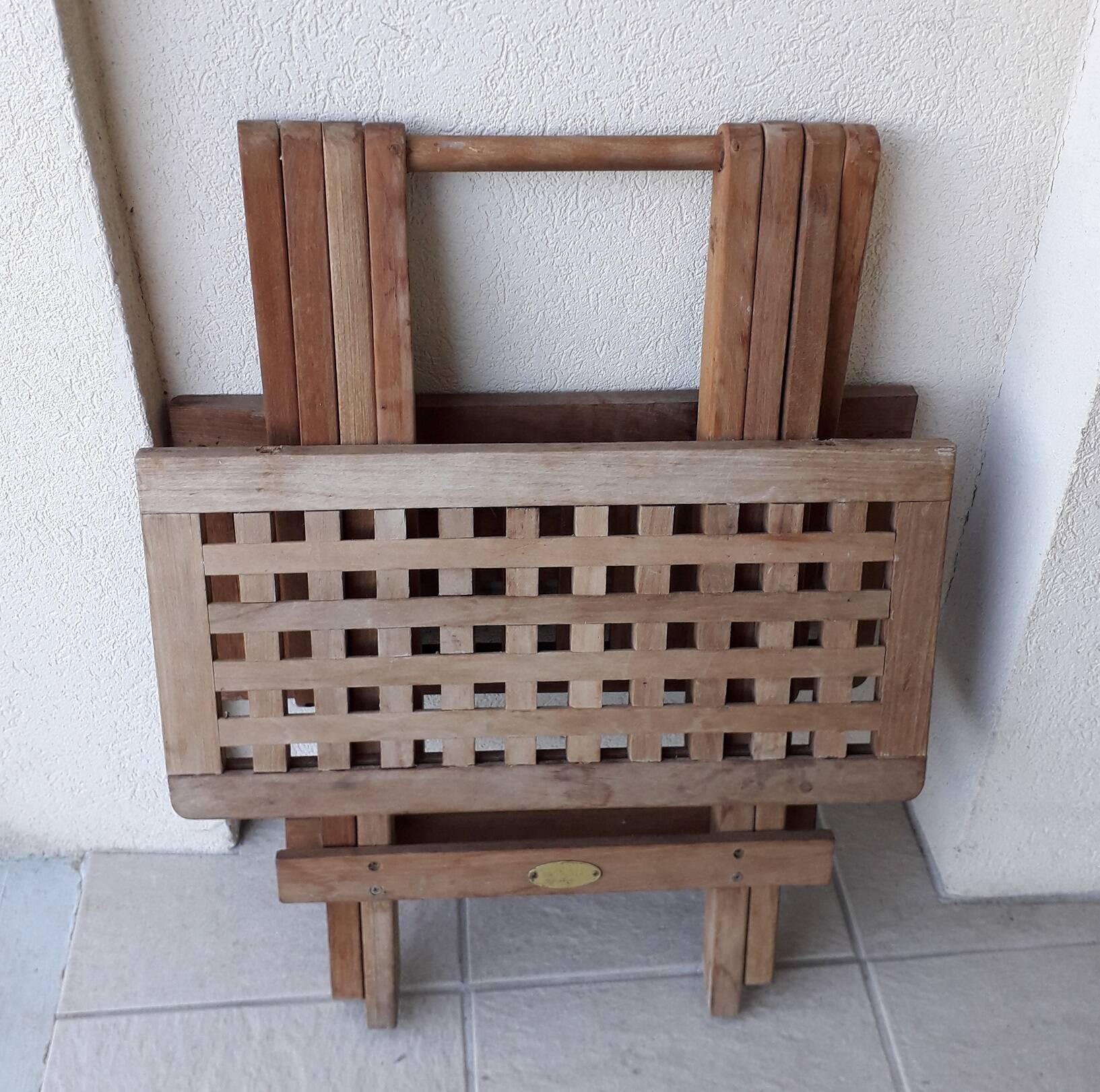 Folding wooden coffee table