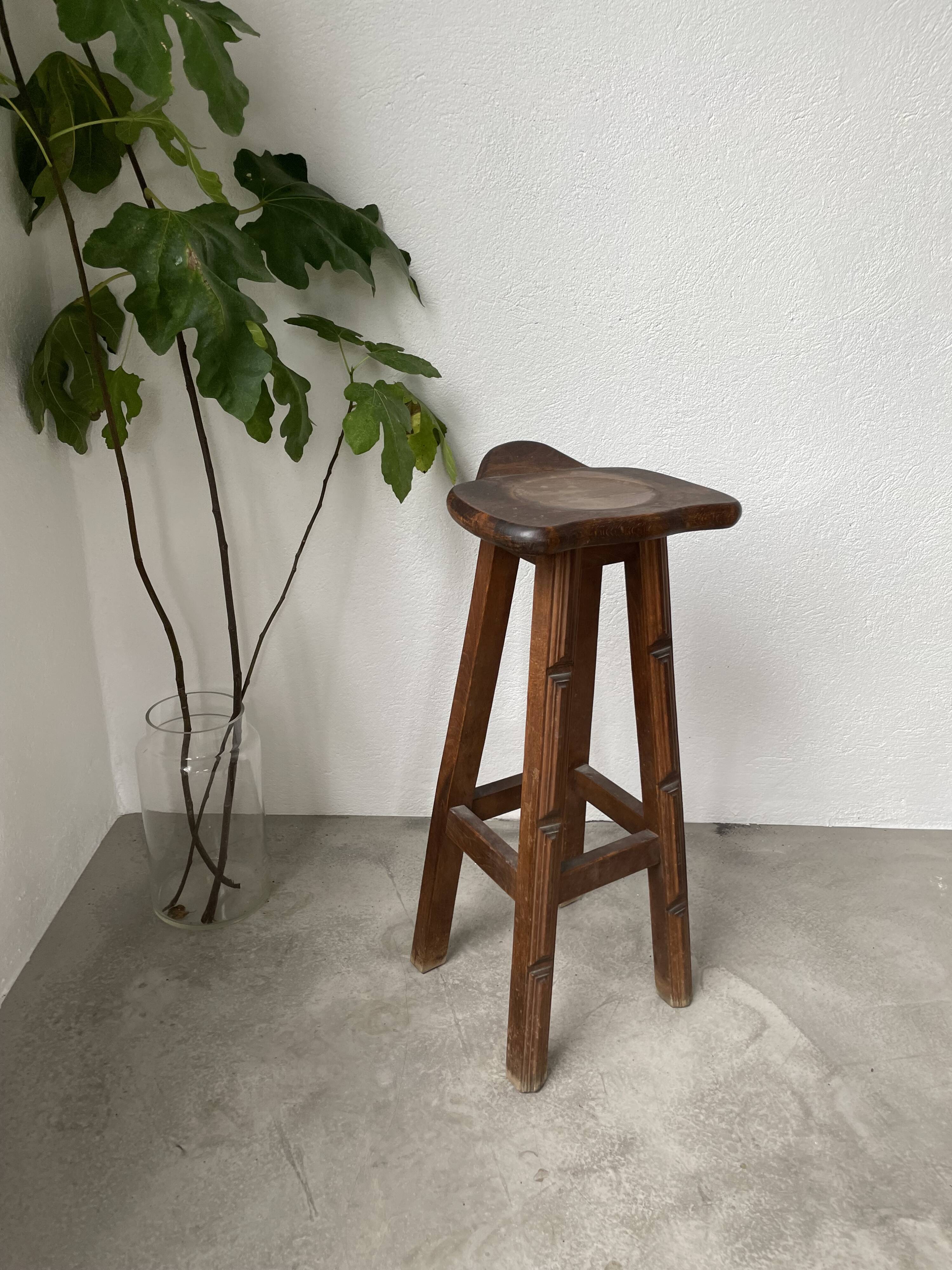 Tabouret haut brutaliste