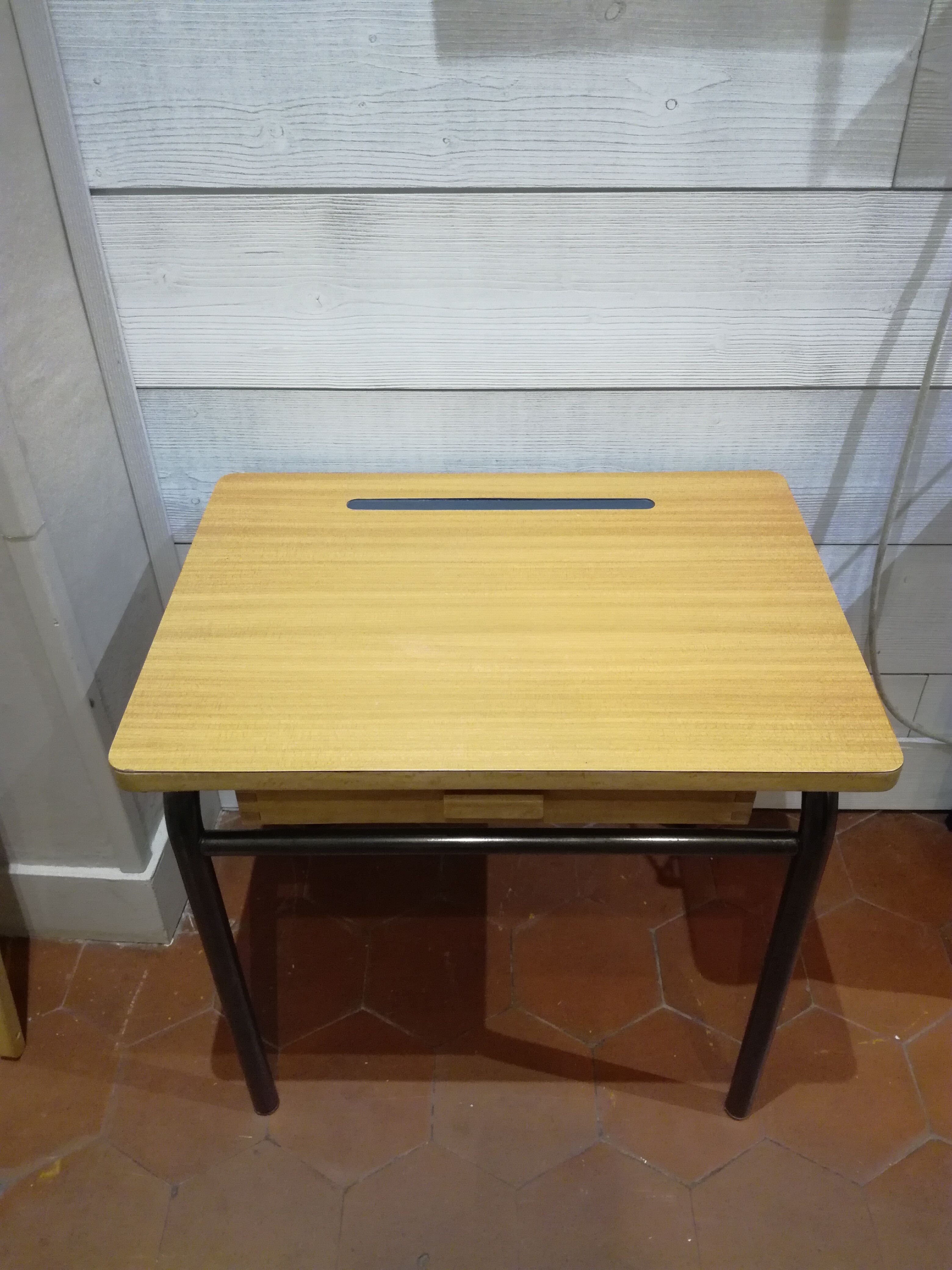 Child formica desk