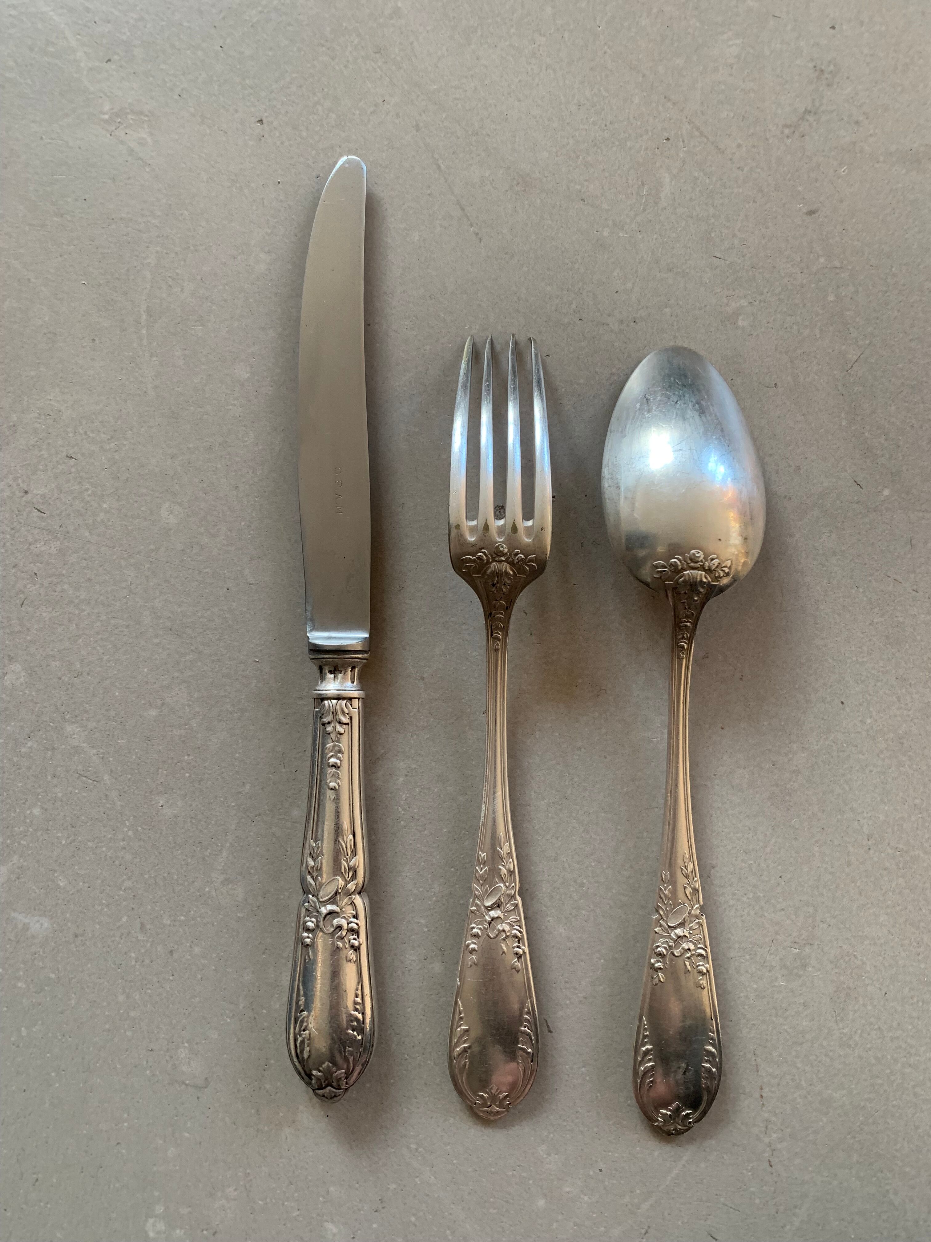 Housewife 35 place settings SFAM
