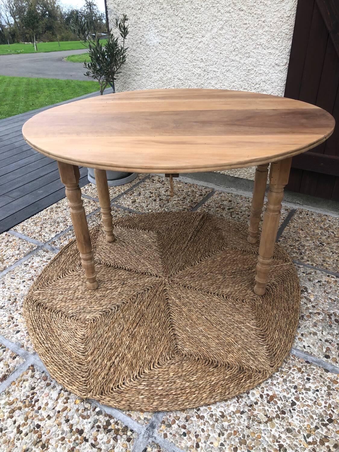 Oval farmhouse table