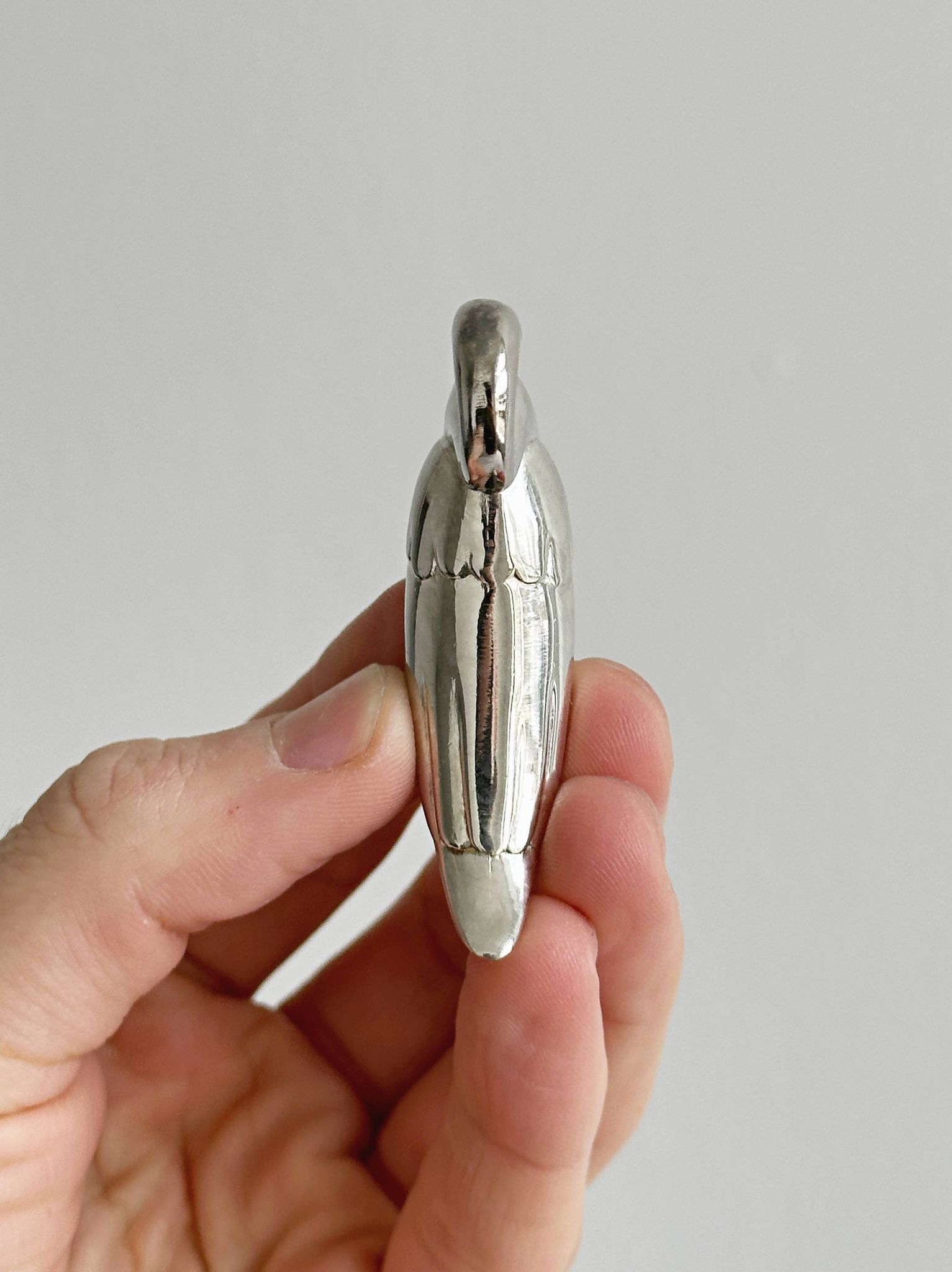 set of 6 metal knife holders in the shape of a swan,