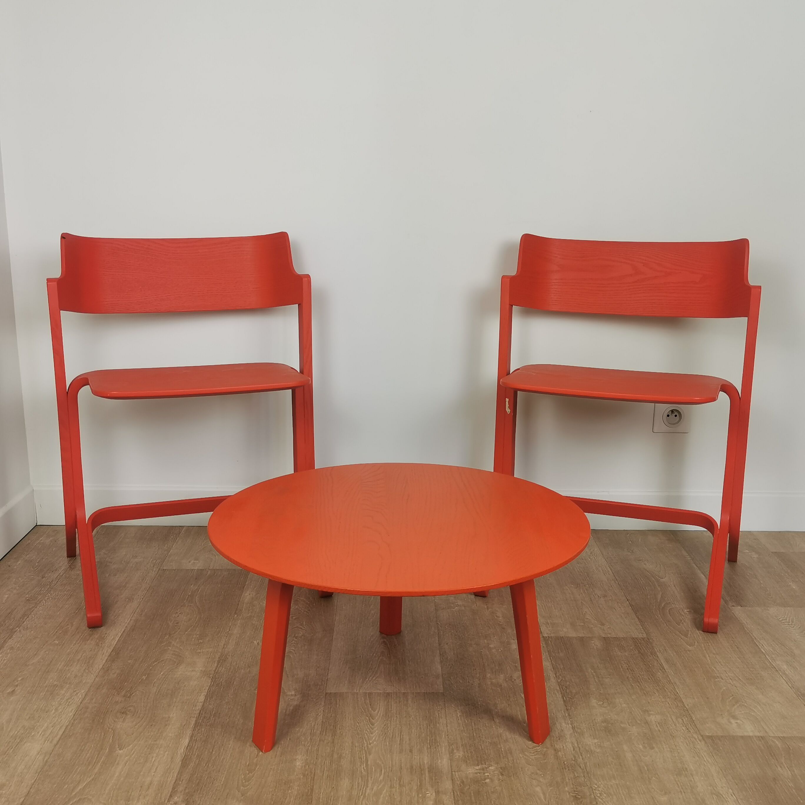 Chaises et table basse RU Shane Schneck