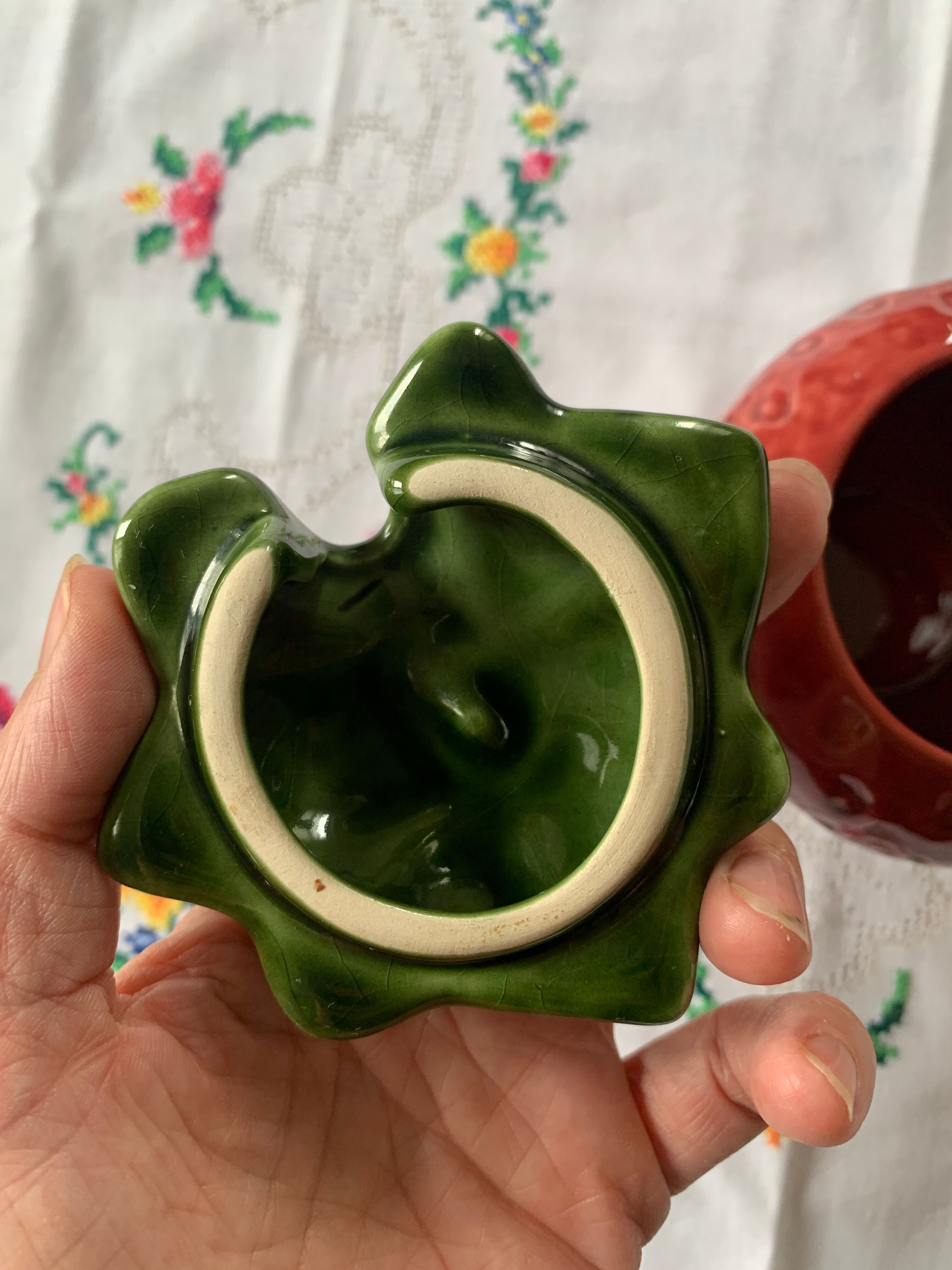 Strawberry-shaped slurry pot