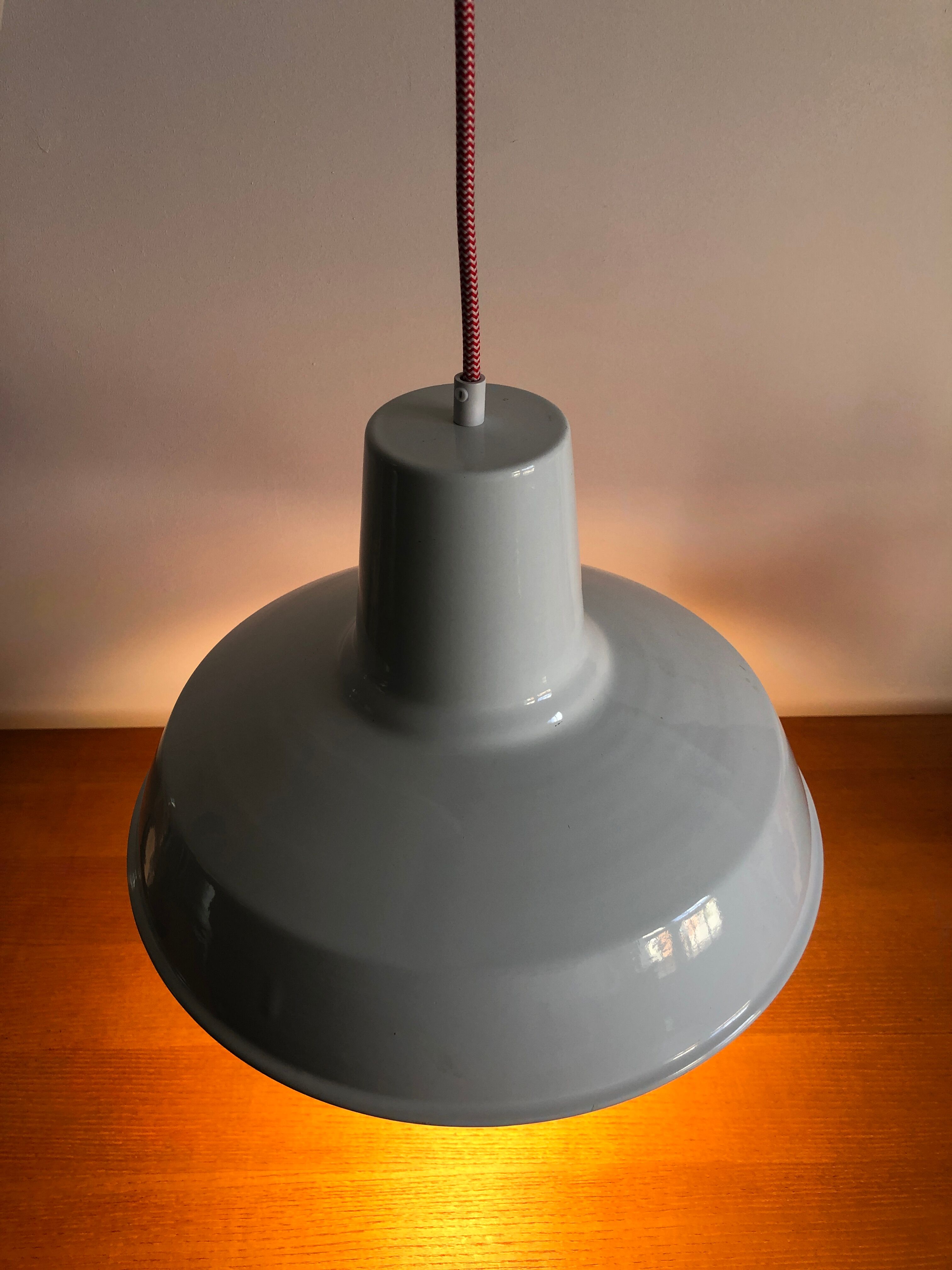 Suspension bowl enamelled white