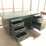 Strafor green industrial desk
