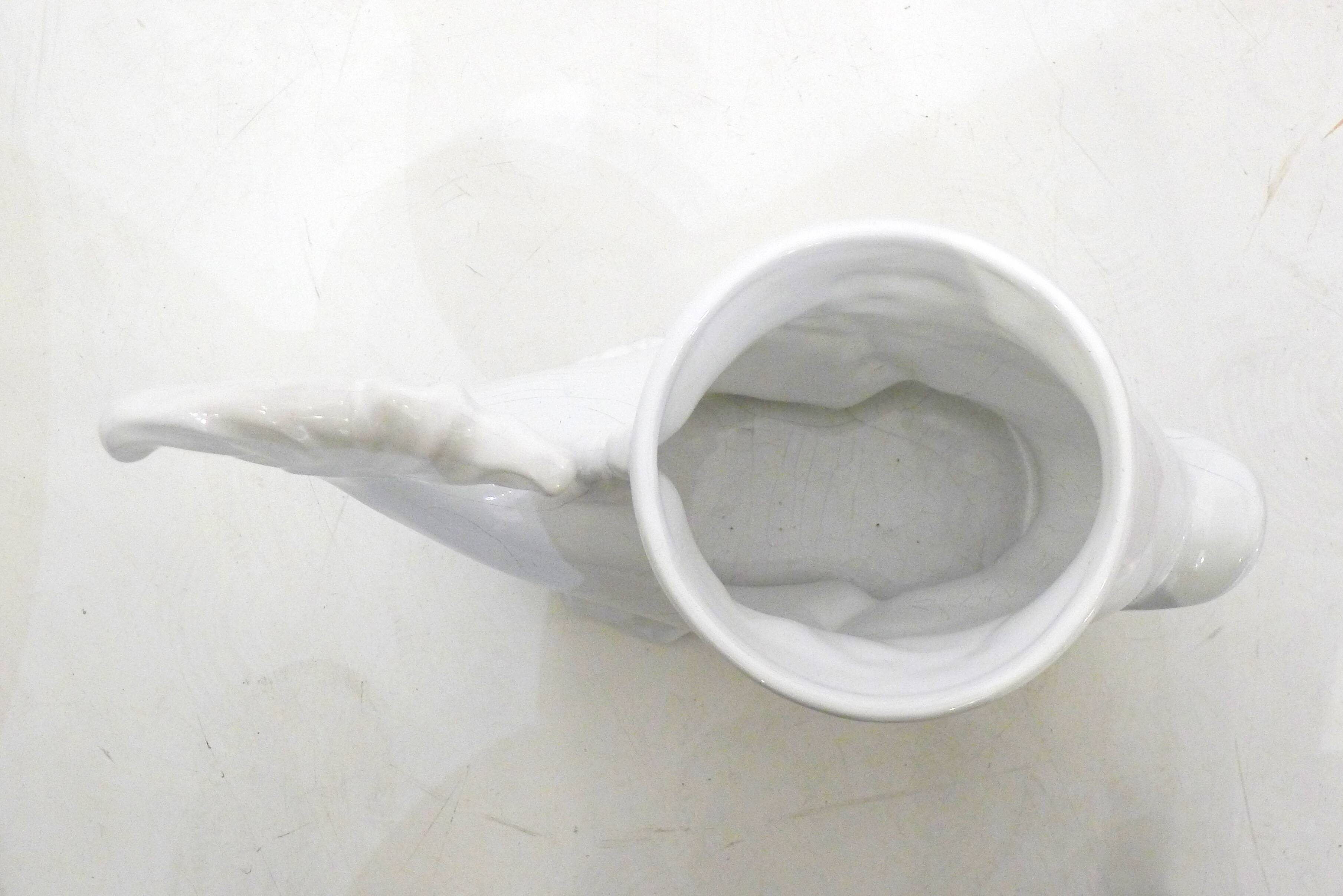 Large fish pot hider