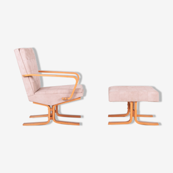 Fauteuil Beige Mid Century avec tabouret de pied fabriqué dans les années 1960. Rénové.