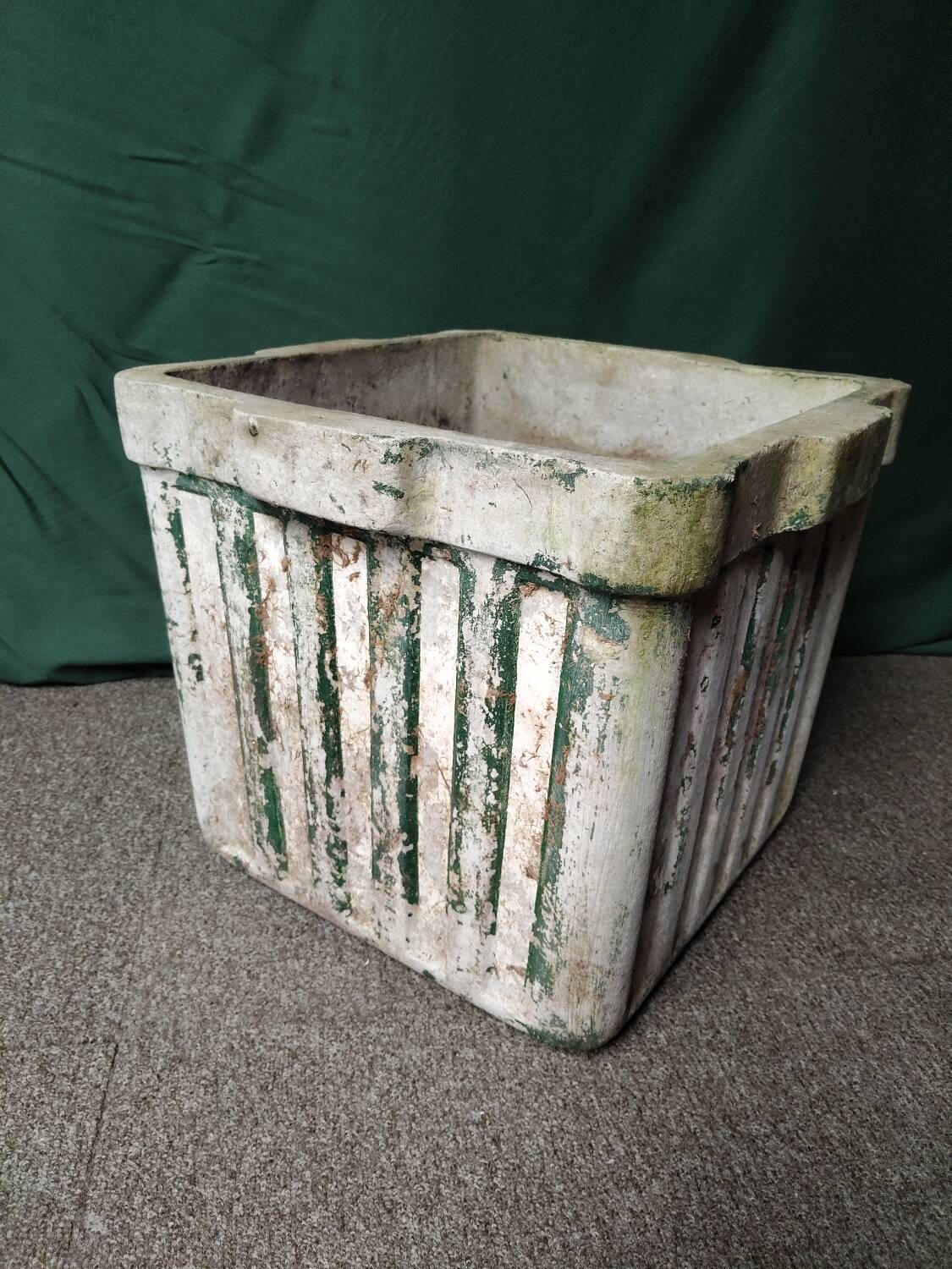 Vintage fibreglass planter – modernist design – Willy Guhl style