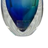 Vase en verre bleu