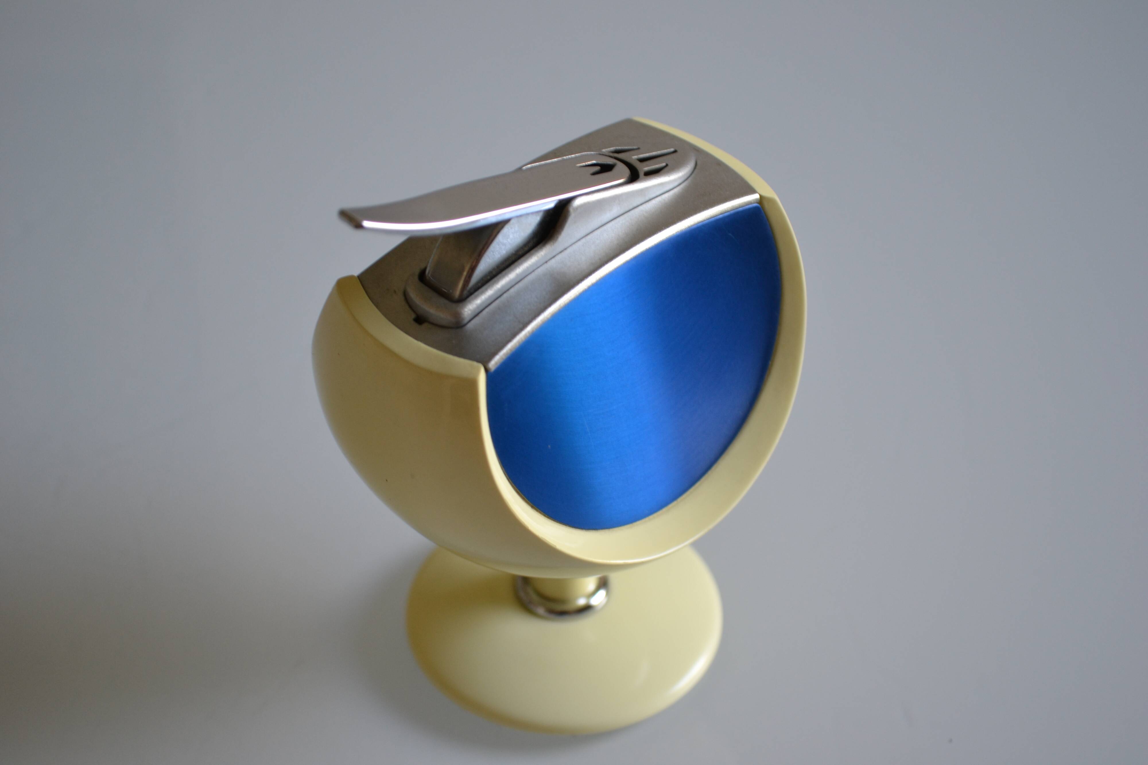 Maruman T26 Sharon table lighter Japan Space Age 1970 tulip base
