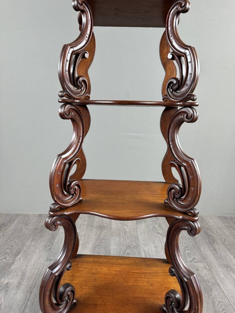 Étagère en chêne sculpté, XIXe siècle