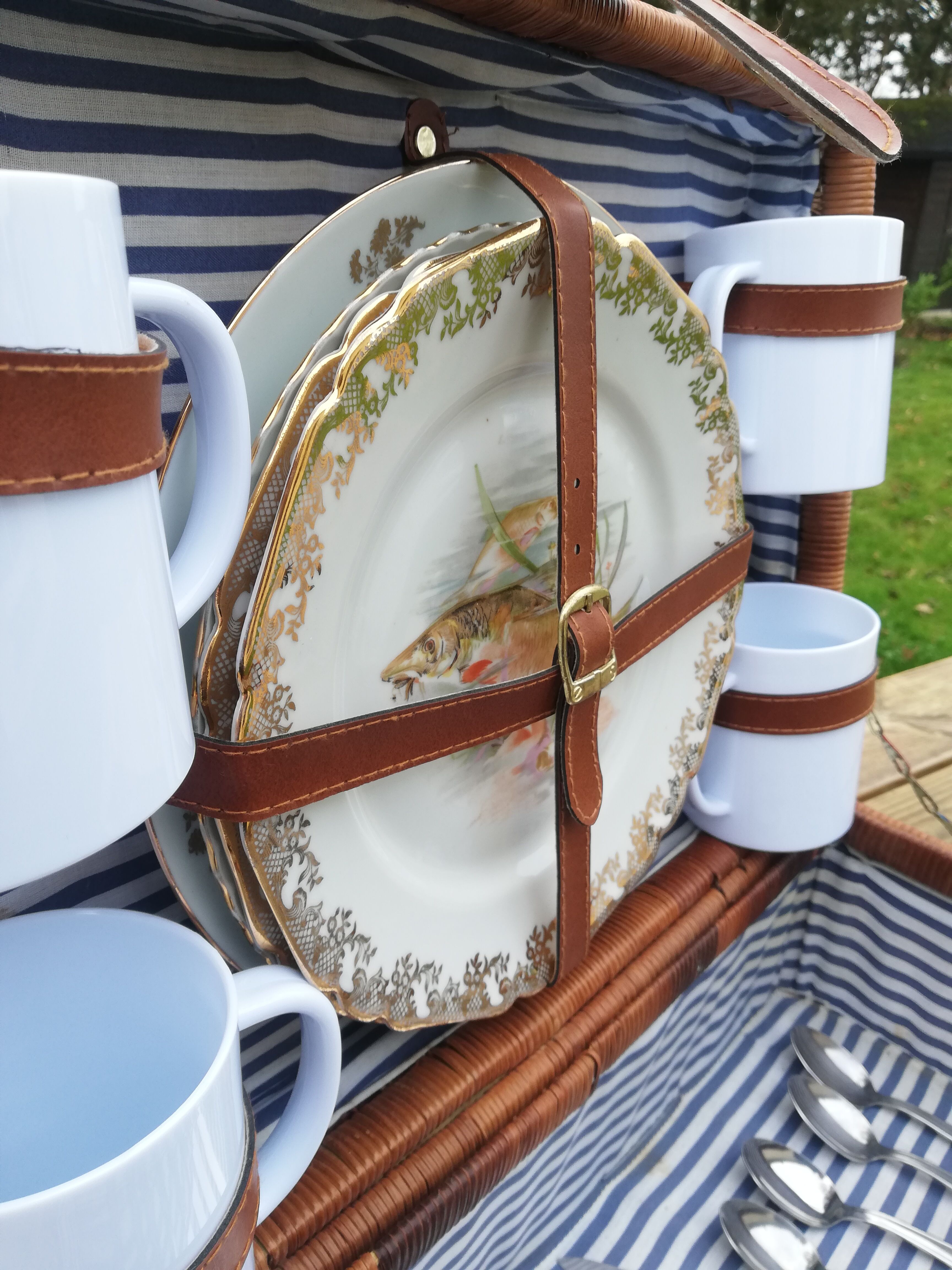 Vintage wicker pic-nic suitcase