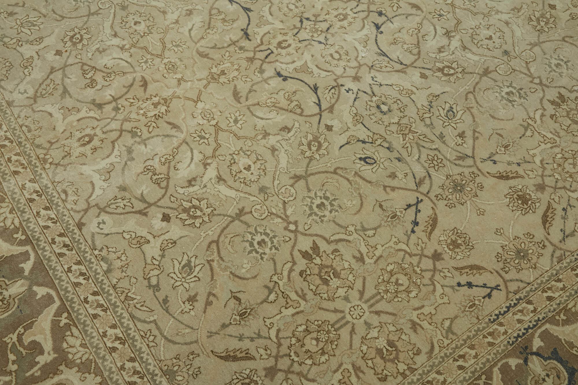 Hand-knotted persian  1970s 220 cm x 327 cm beige wool carpet