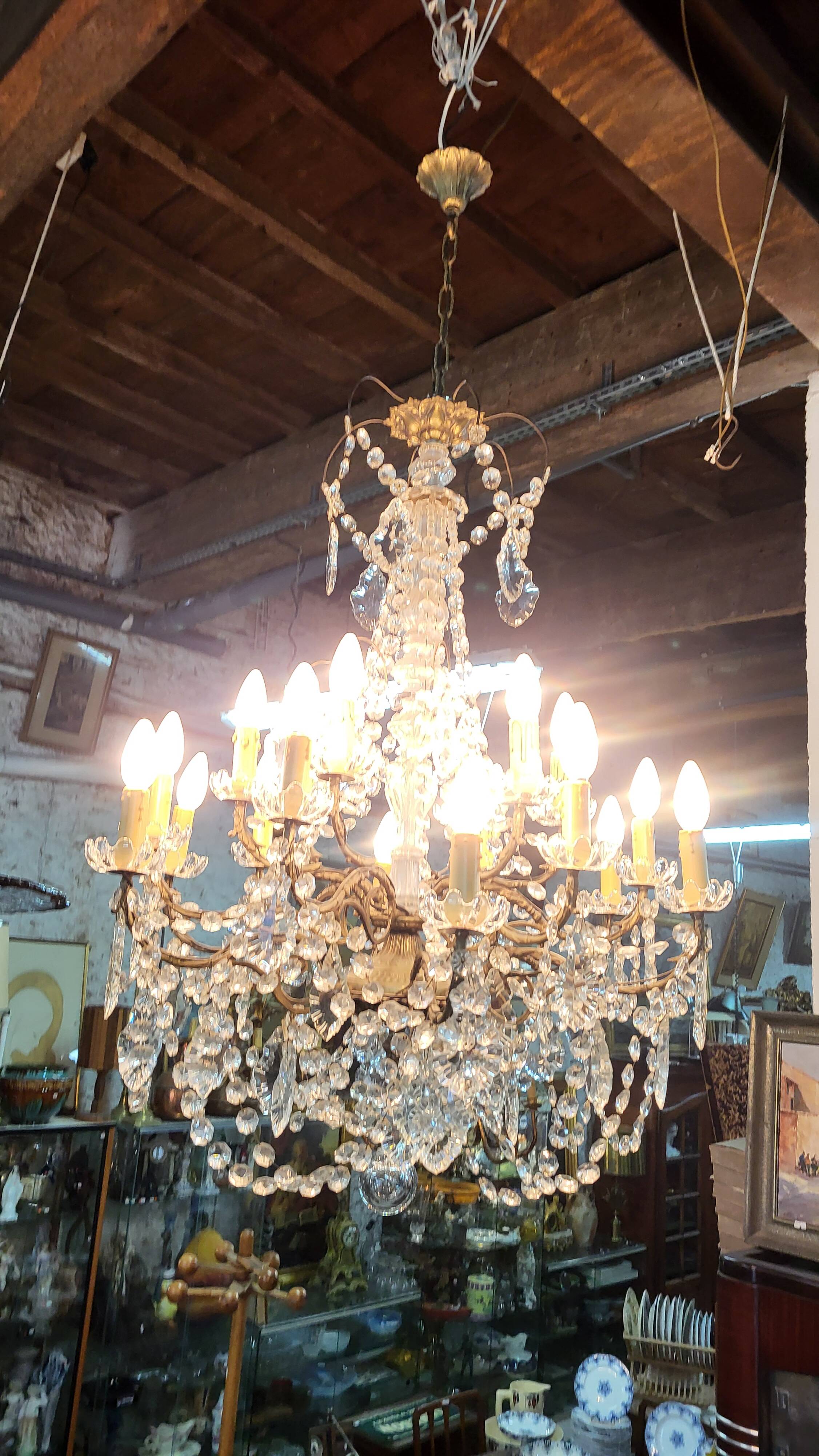 Chandelier with pendants 18 bulbs