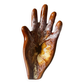 Pocket tray depicting a hand