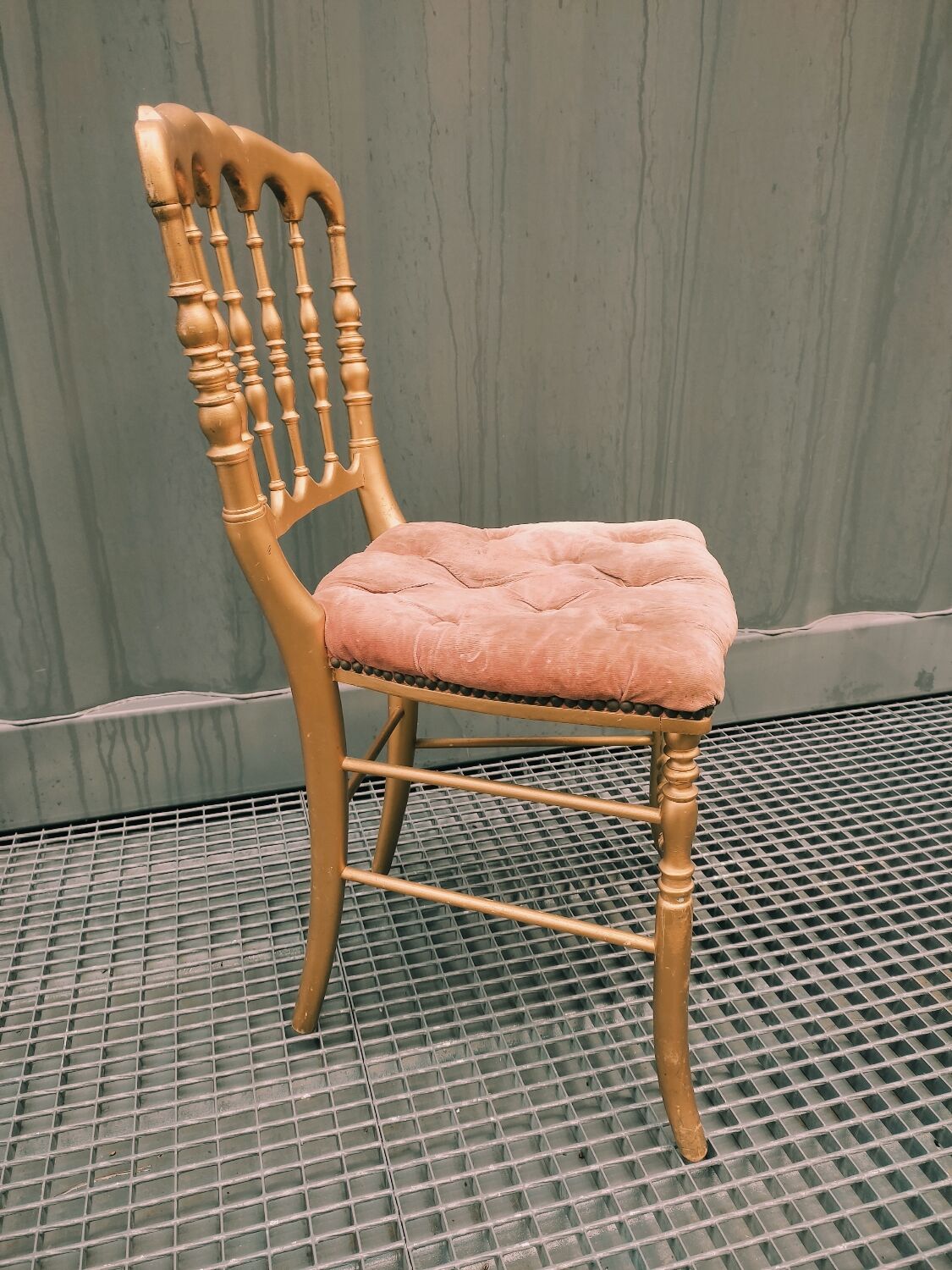 Chiavari chair in gilded wood