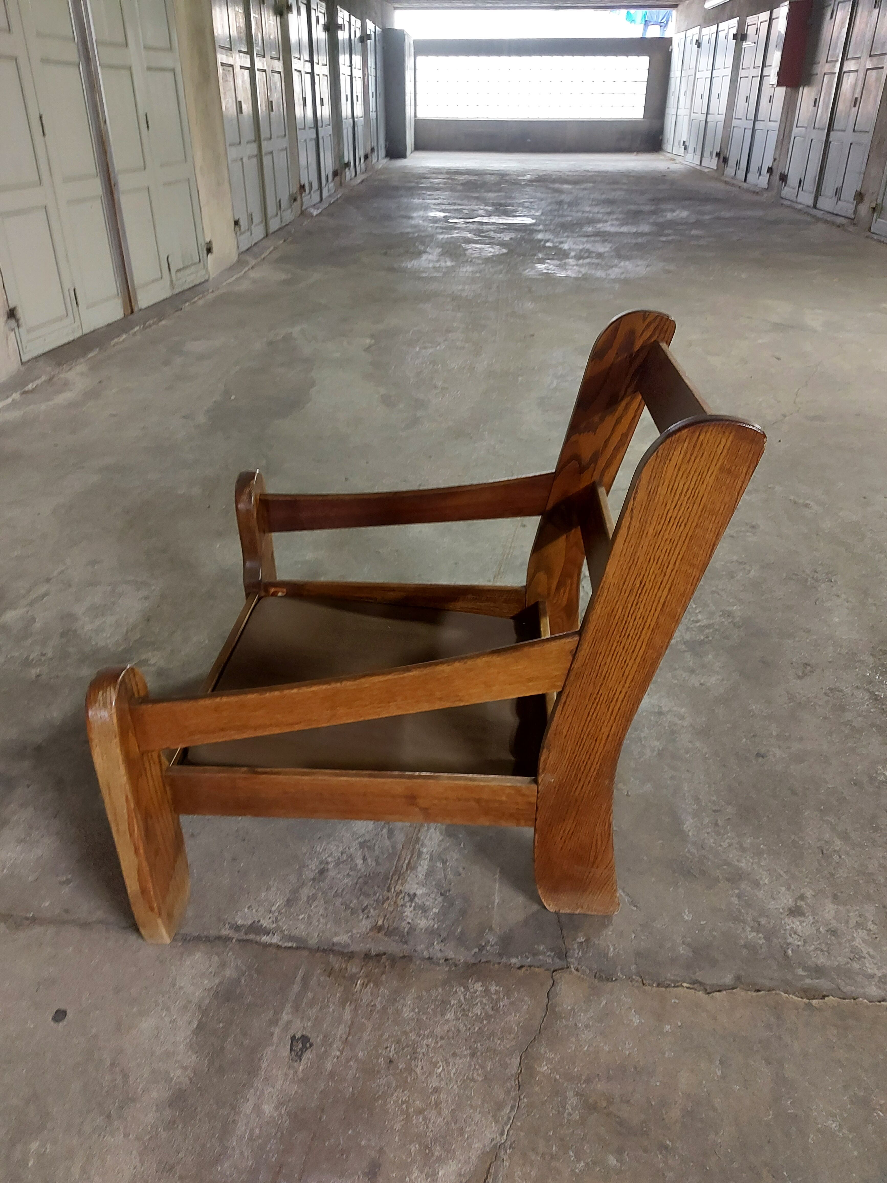 Armchairs in leather and vintage wood 70's