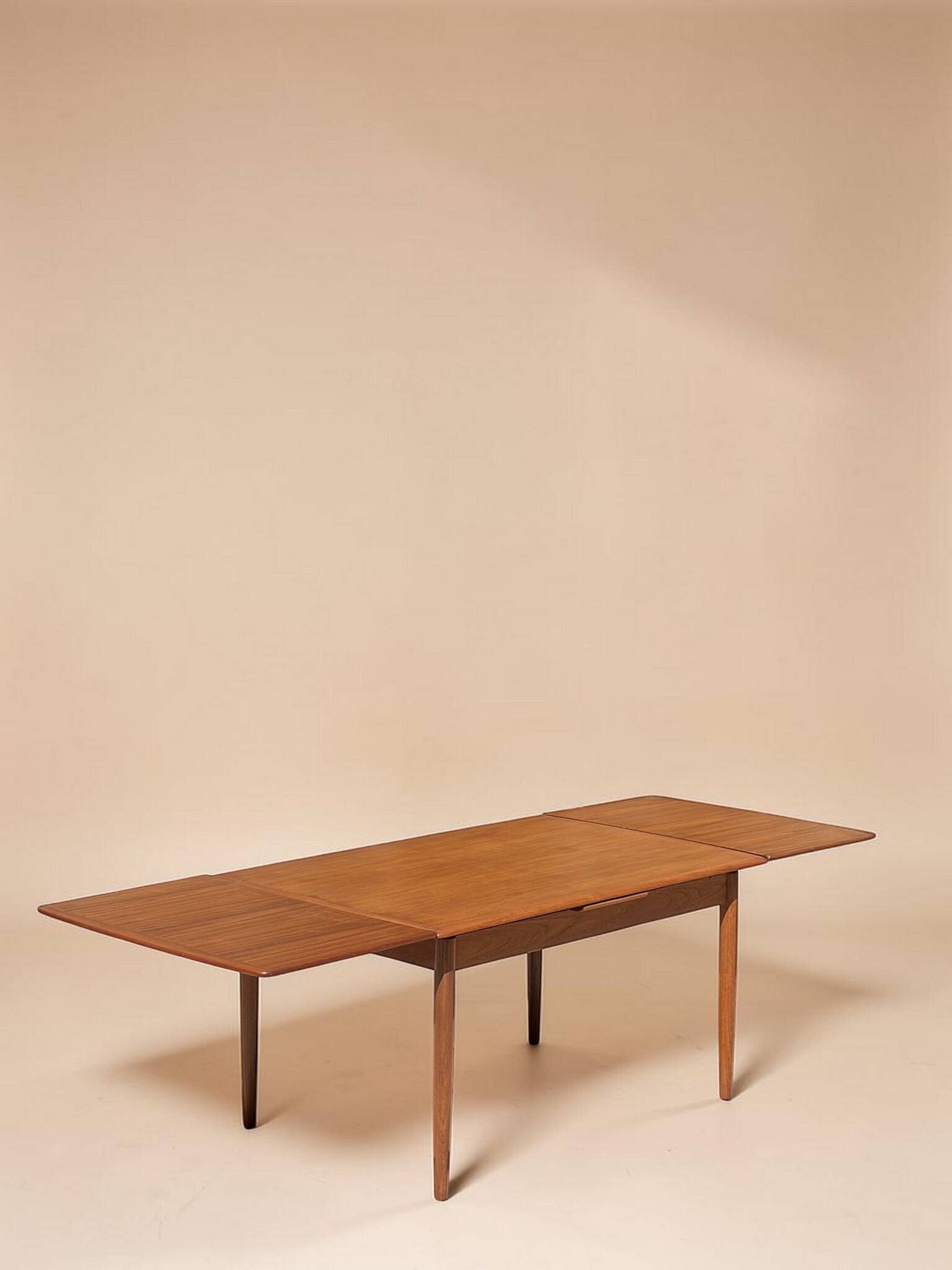 Dining table in teak Samcom