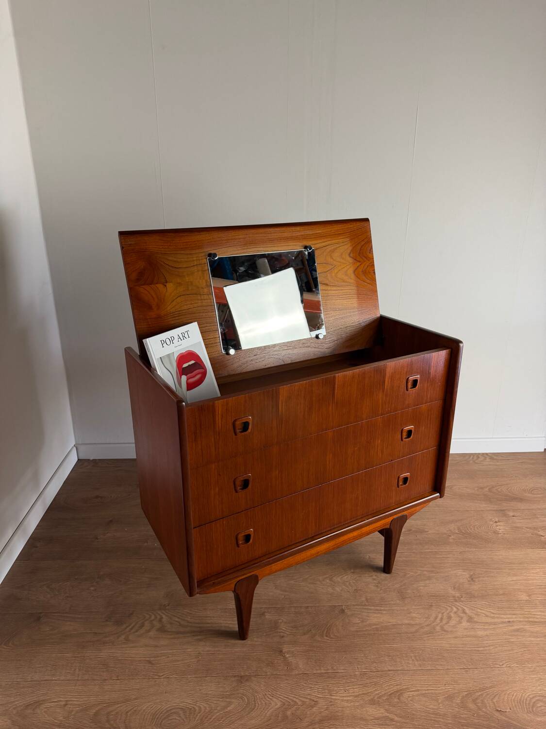 Vintage teak dressing table / chest of drawers – Scandinavian design, 1960s