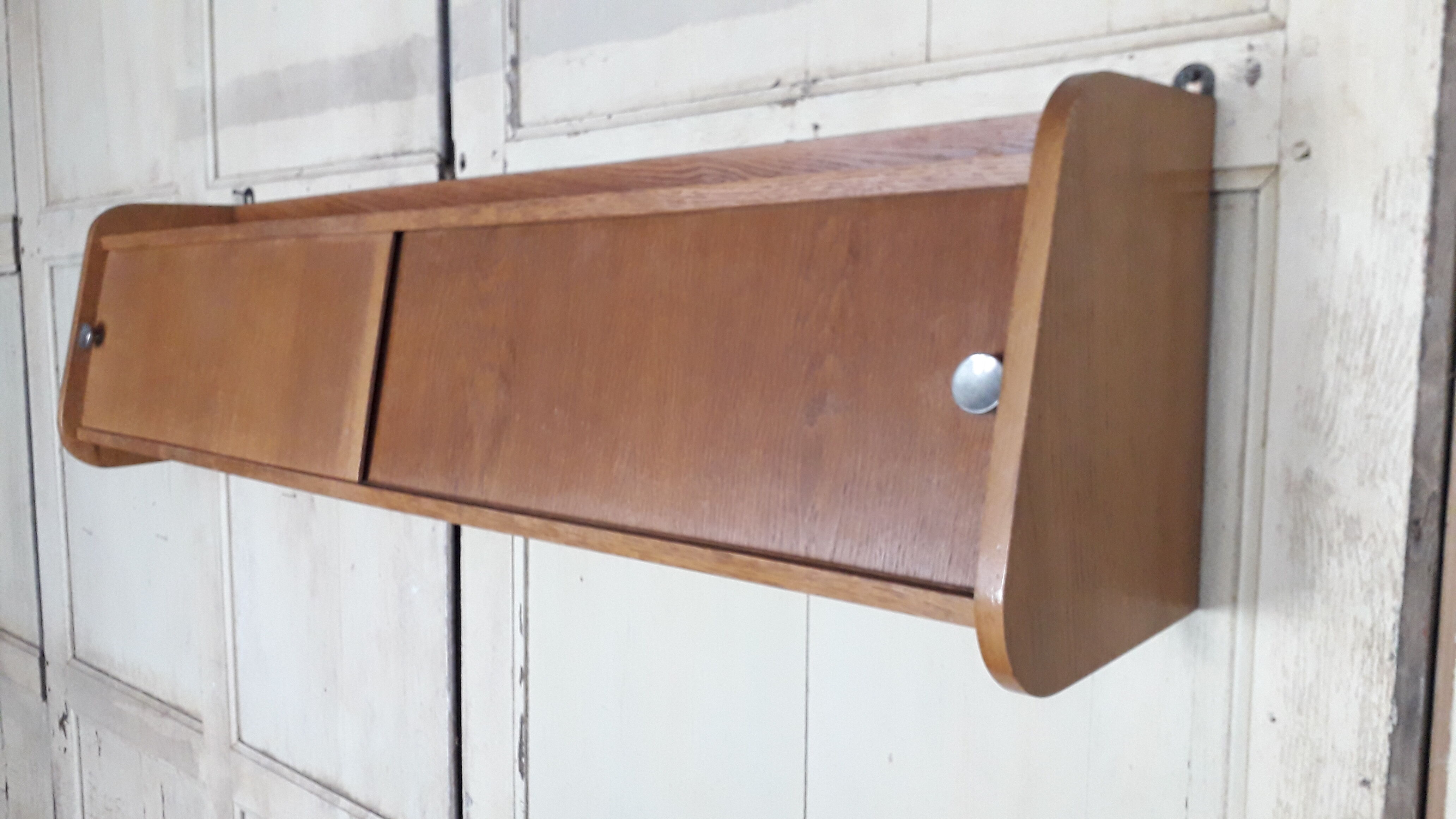 Wall shelf with sliding doors