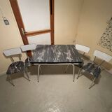 Table and 4 chairs in Formica.