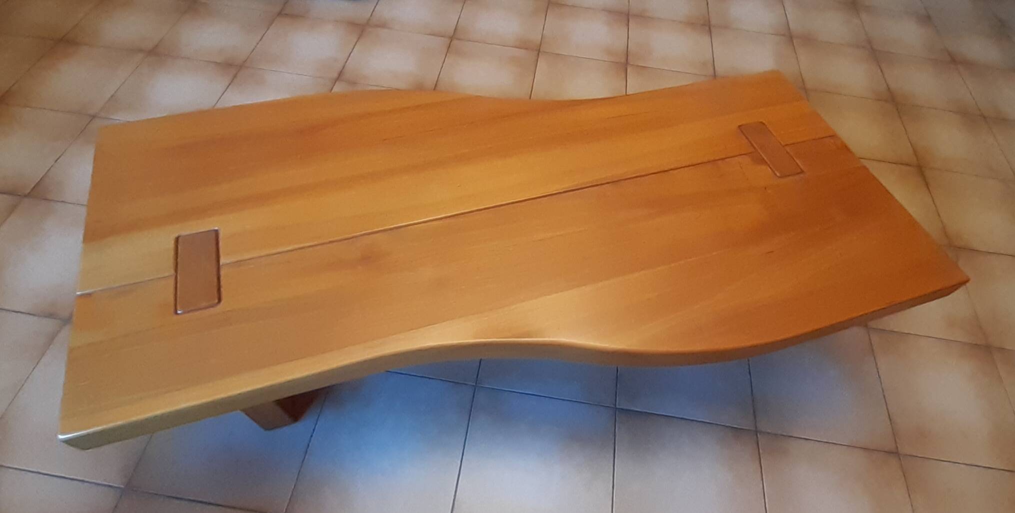 Table basse brutaliste en orme massif - Maison Regain (140 x 80)