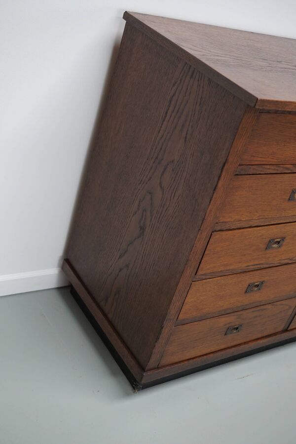 Grand buffet/armoire d'apothicaire/classeur Art déco en chêne hollandais, années 1930