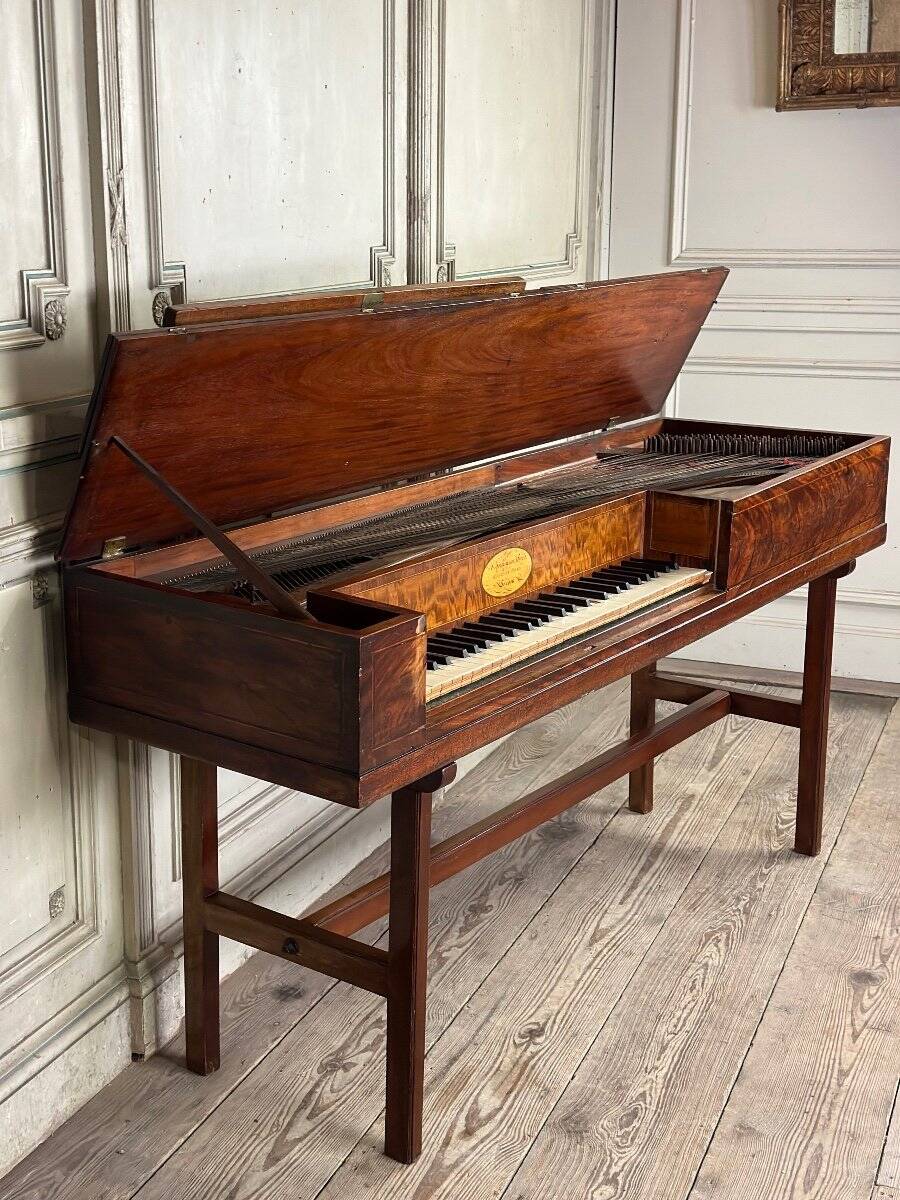 Mahogany piano table, J Jenkinson in London, before 1780.