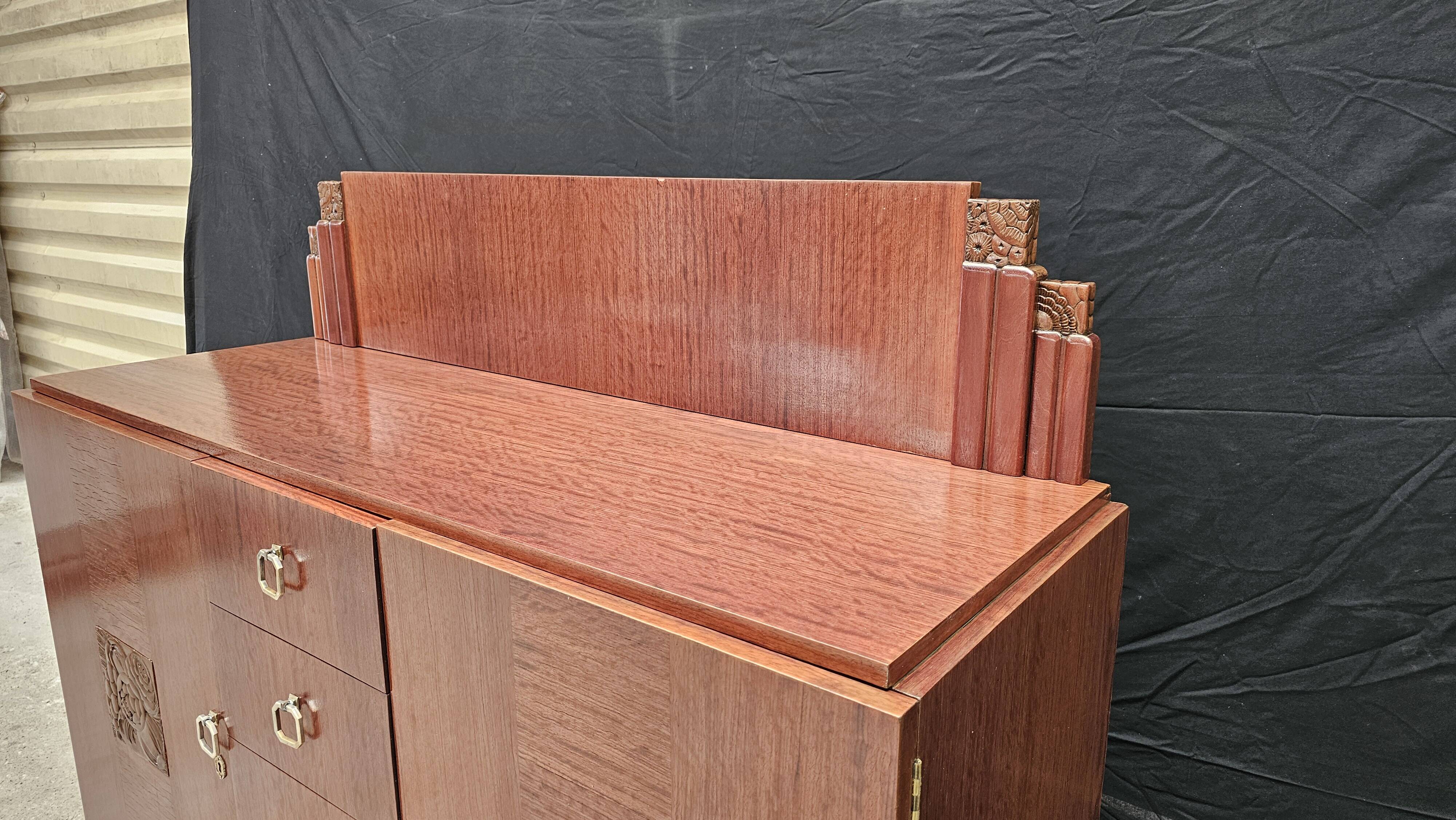 Art Deco buffet by Saddier & Fils in solid rosewood and veneer.