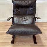 Pair of "Scandinavian design" leather armchairs, 1950s "Ingmar Relling" style.