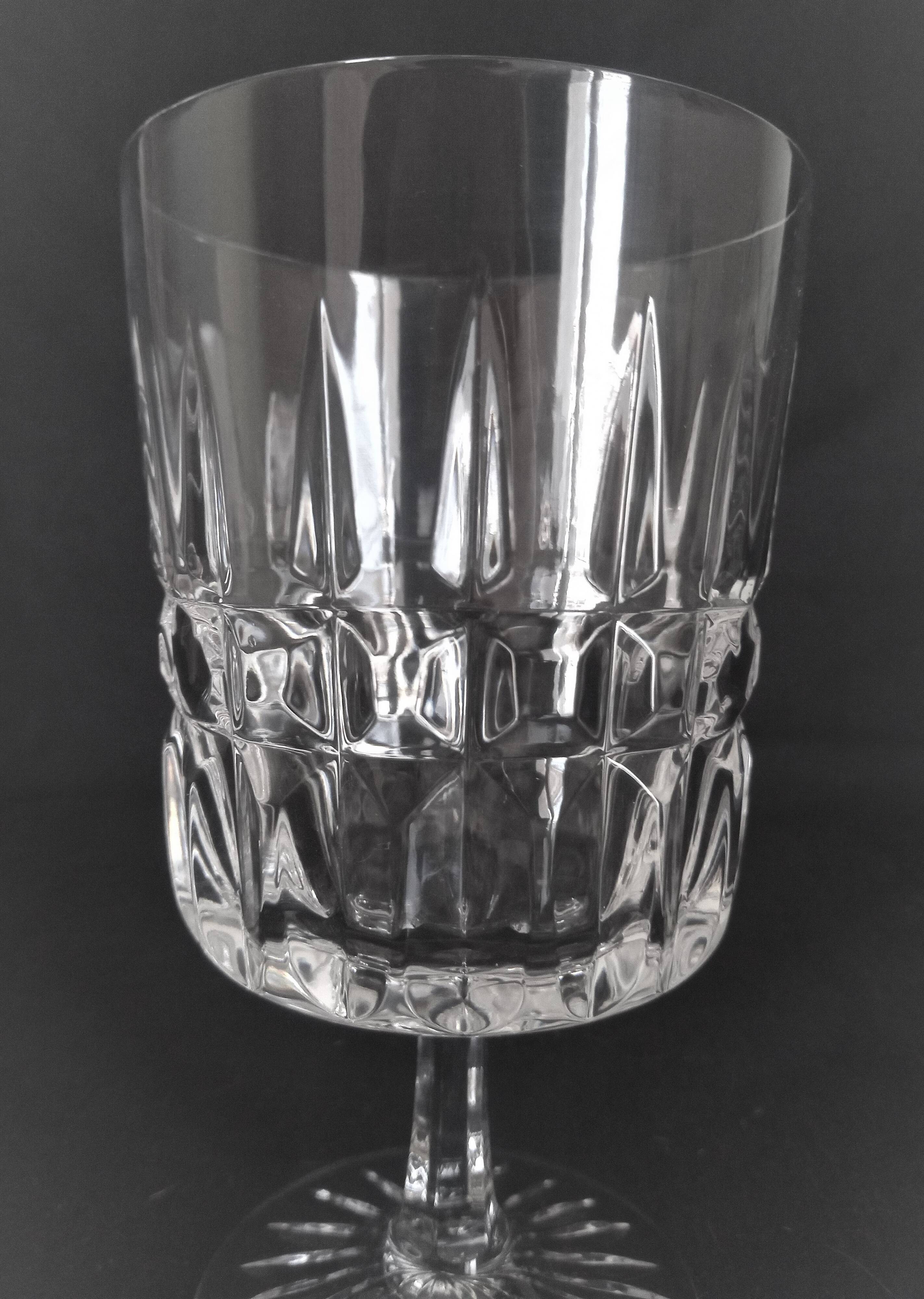 12 Art Deco wine glasses in cut crystal (in the style of Marignane Baccarat)