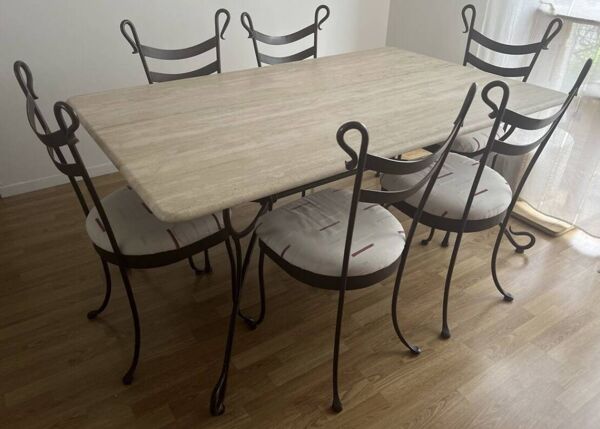 Table de salle à manger travertin et fer forgé + 8 chaises