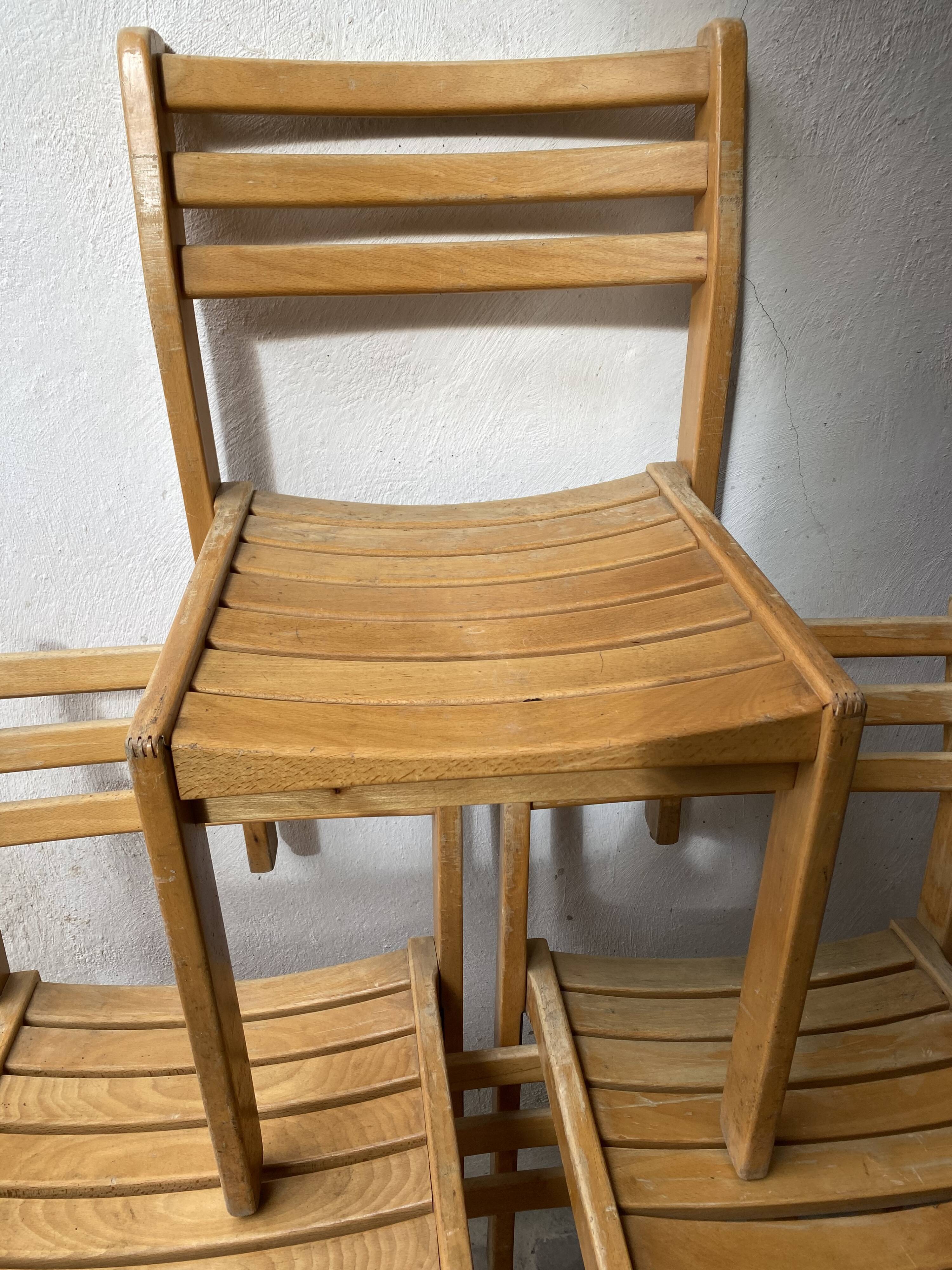 Series of 6 XXth chairs in varnished oak