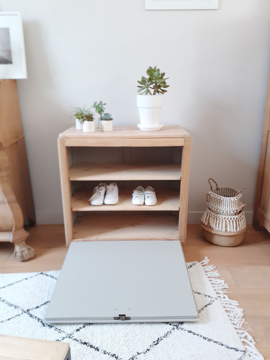 Mustache foot storage