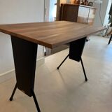 Two-tone bistro table