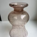 Vase en verre bullé de biot rose années 60-70