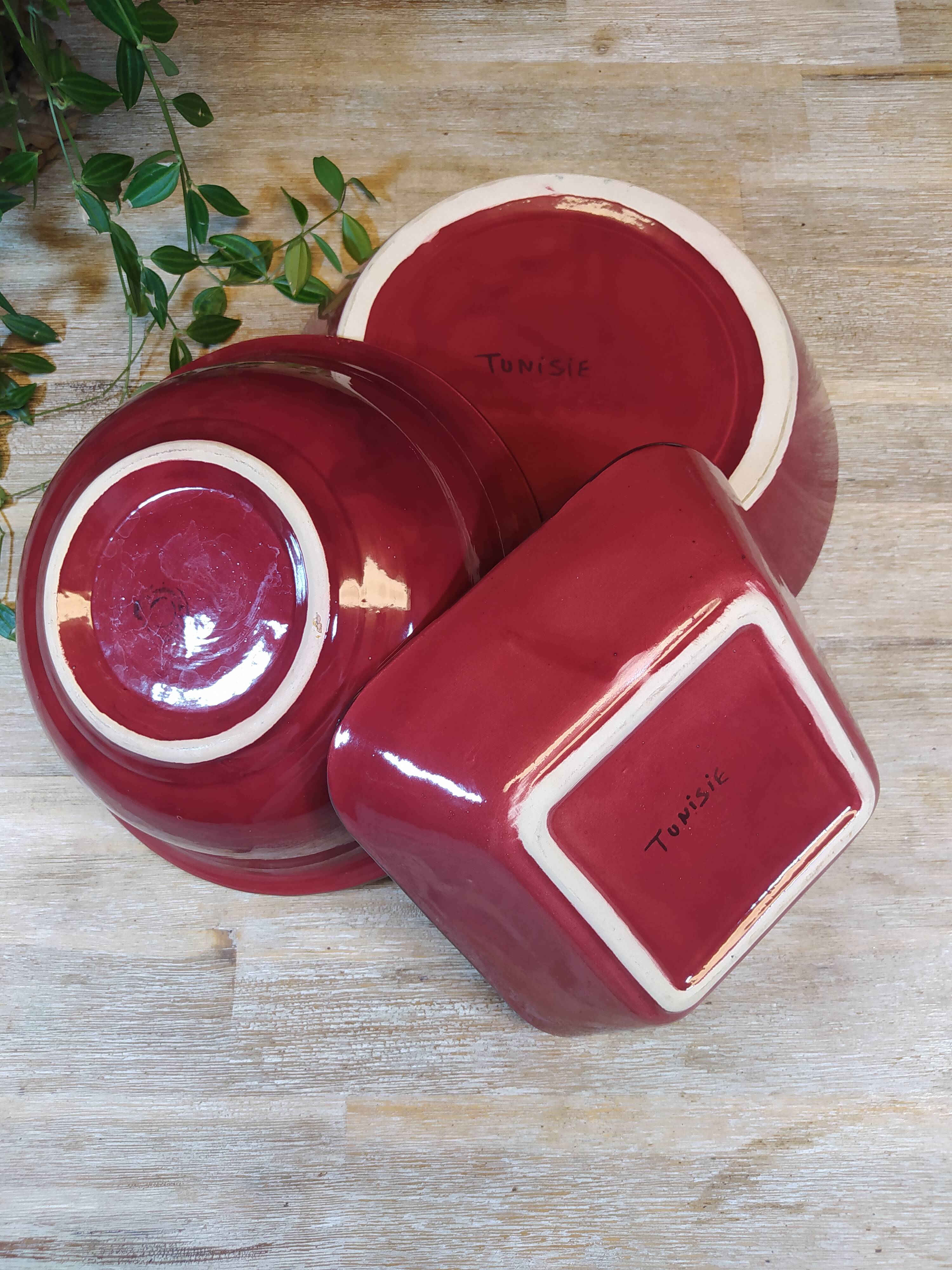 Set of 3 red salad bowls